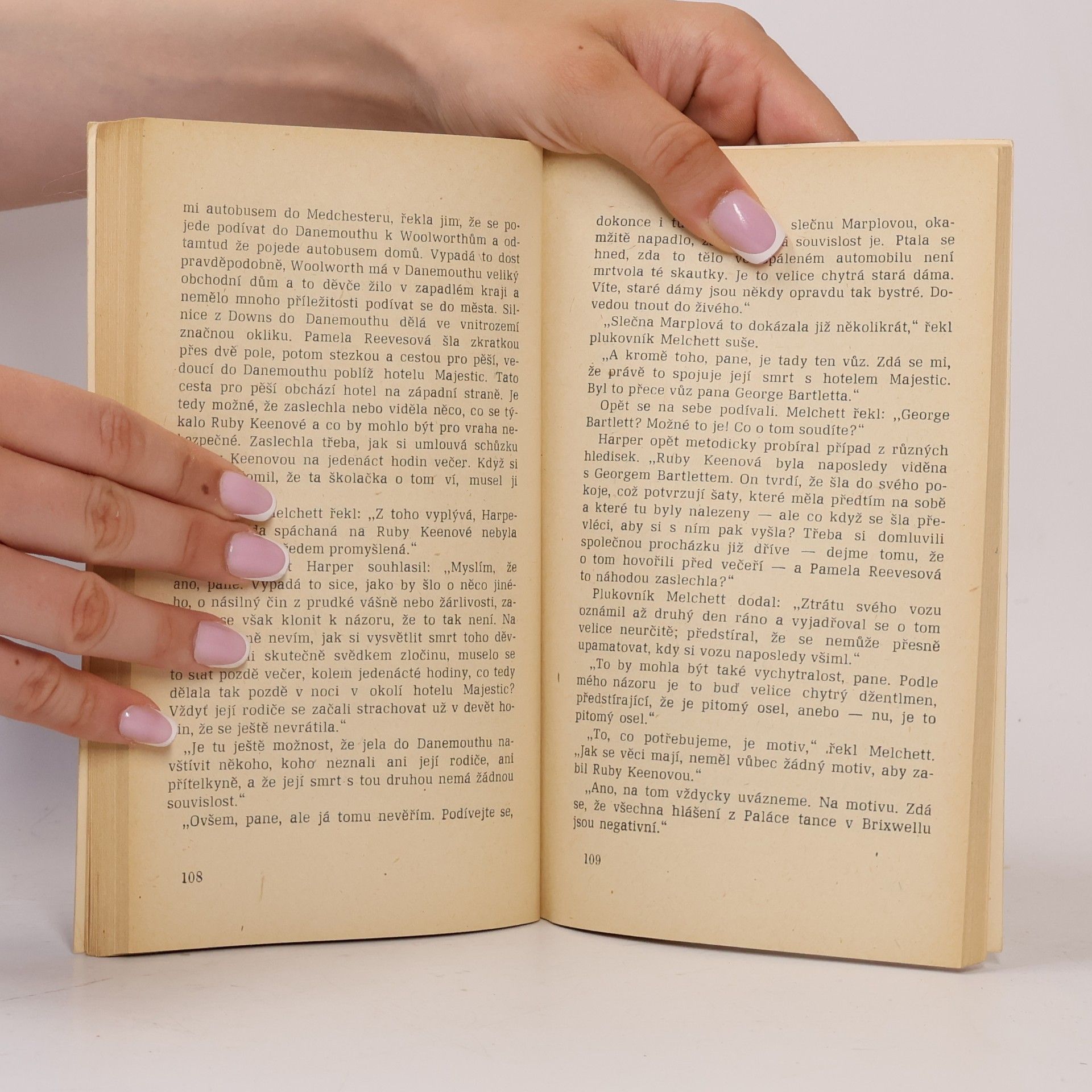 Agatha Christie Mrtvá v knihovně