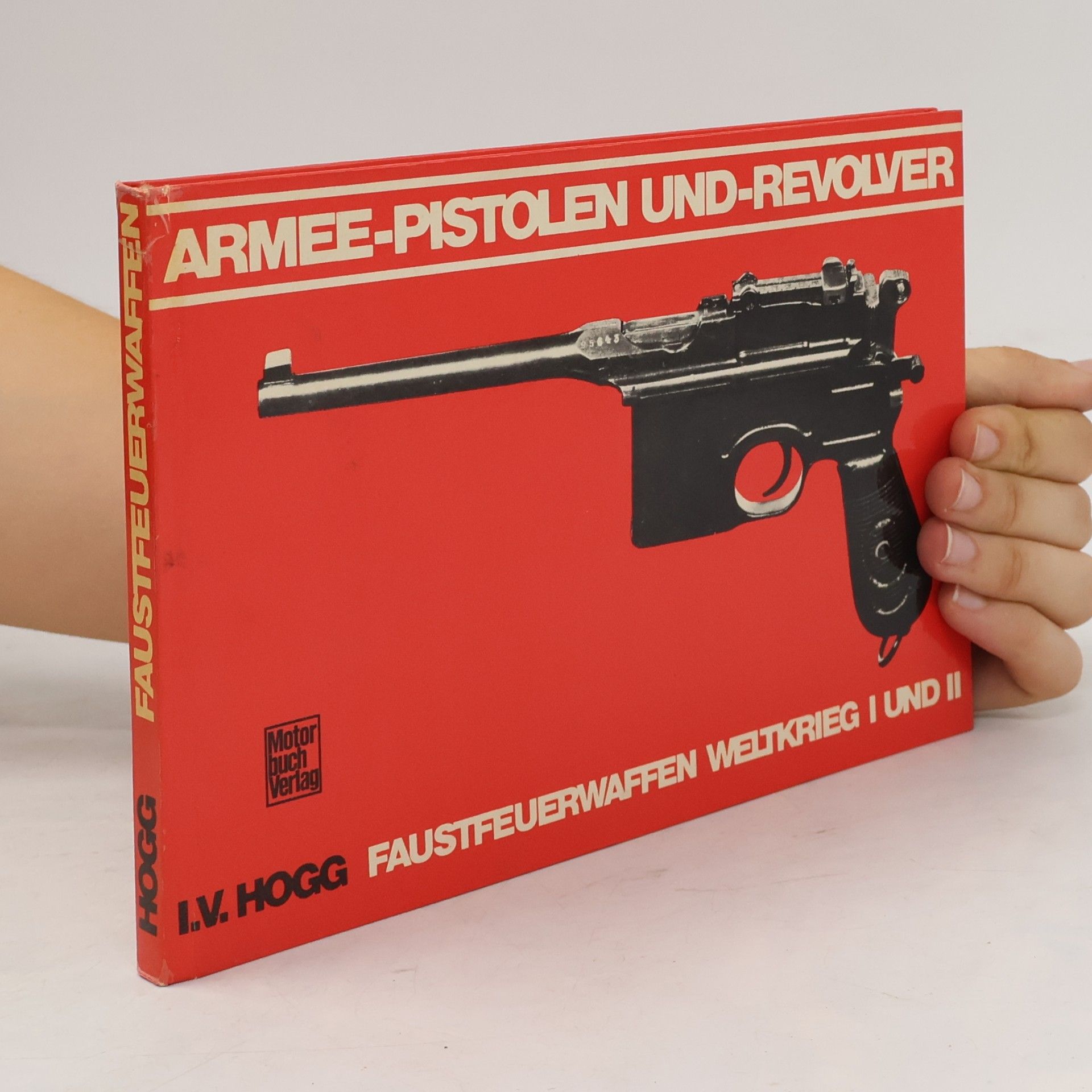 Armee-Pistolen und -Revolver
