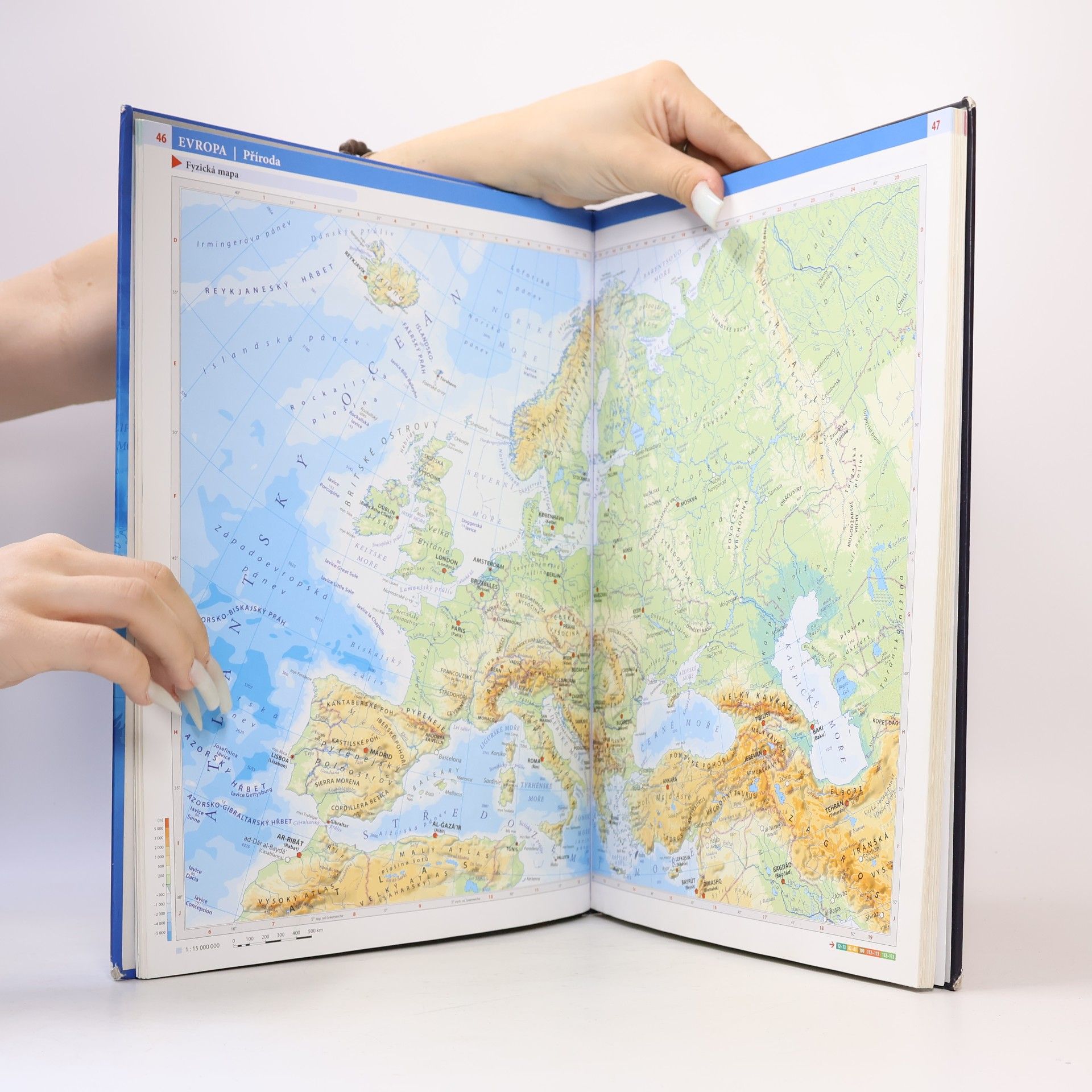 Autorenkollektiv Školní atlas světa