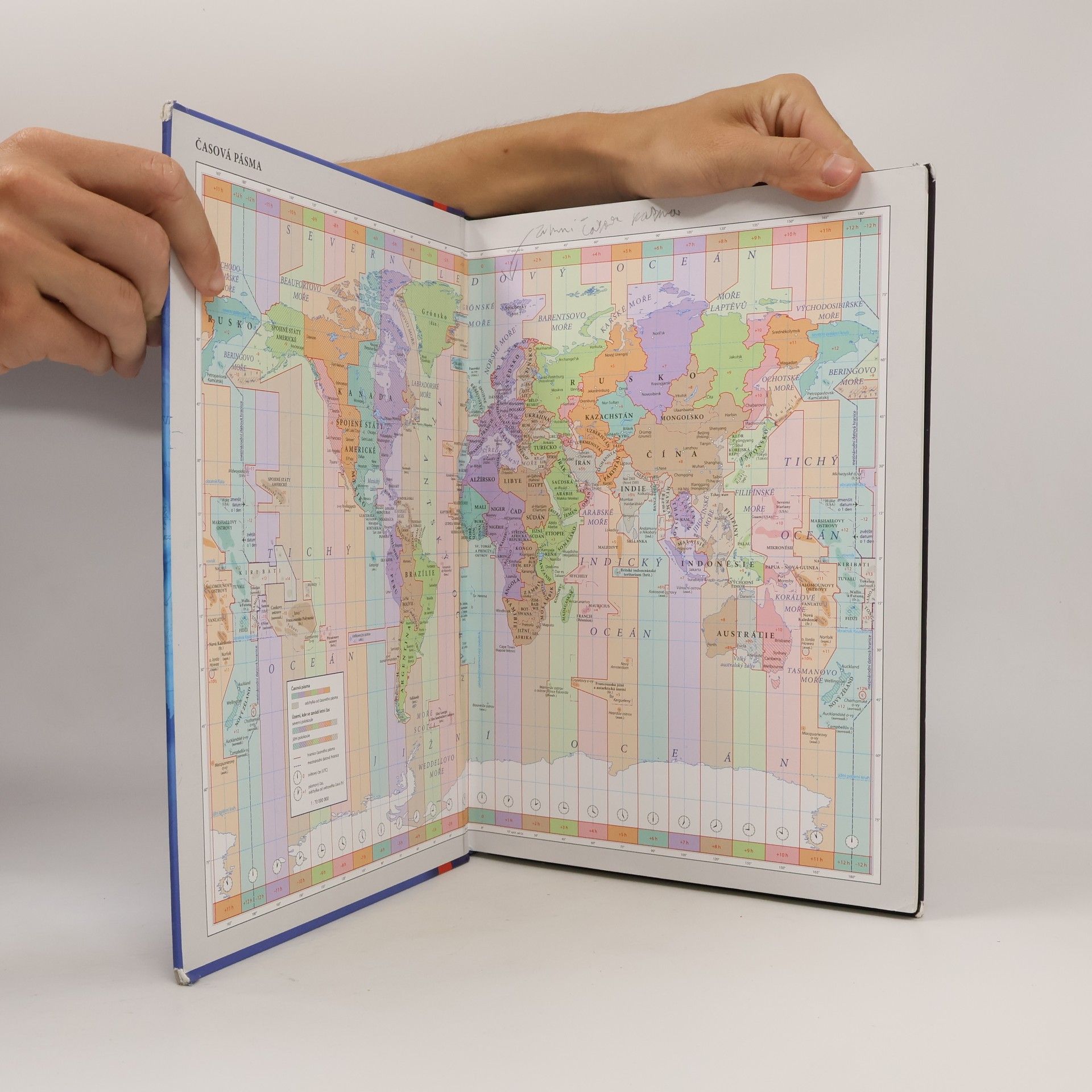 Autorenkollektiv Školní atlas světa