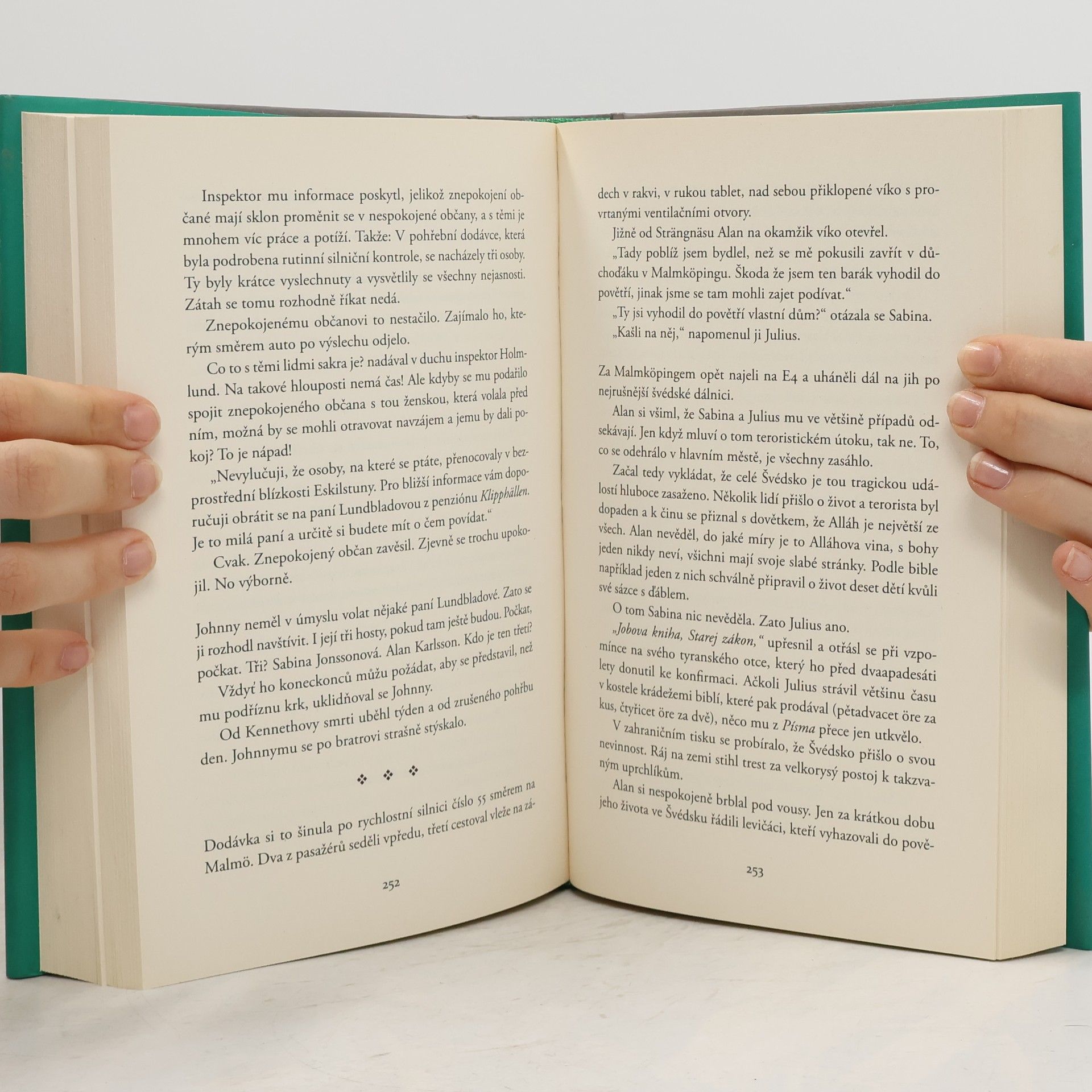 Jonas Jonasson Stojednaletý stařík, který se vrátil, aby zachránil svět