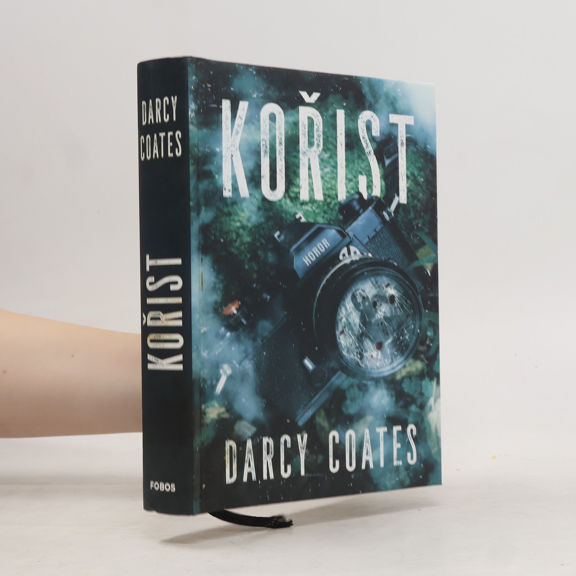 Darcy Coates Kořist