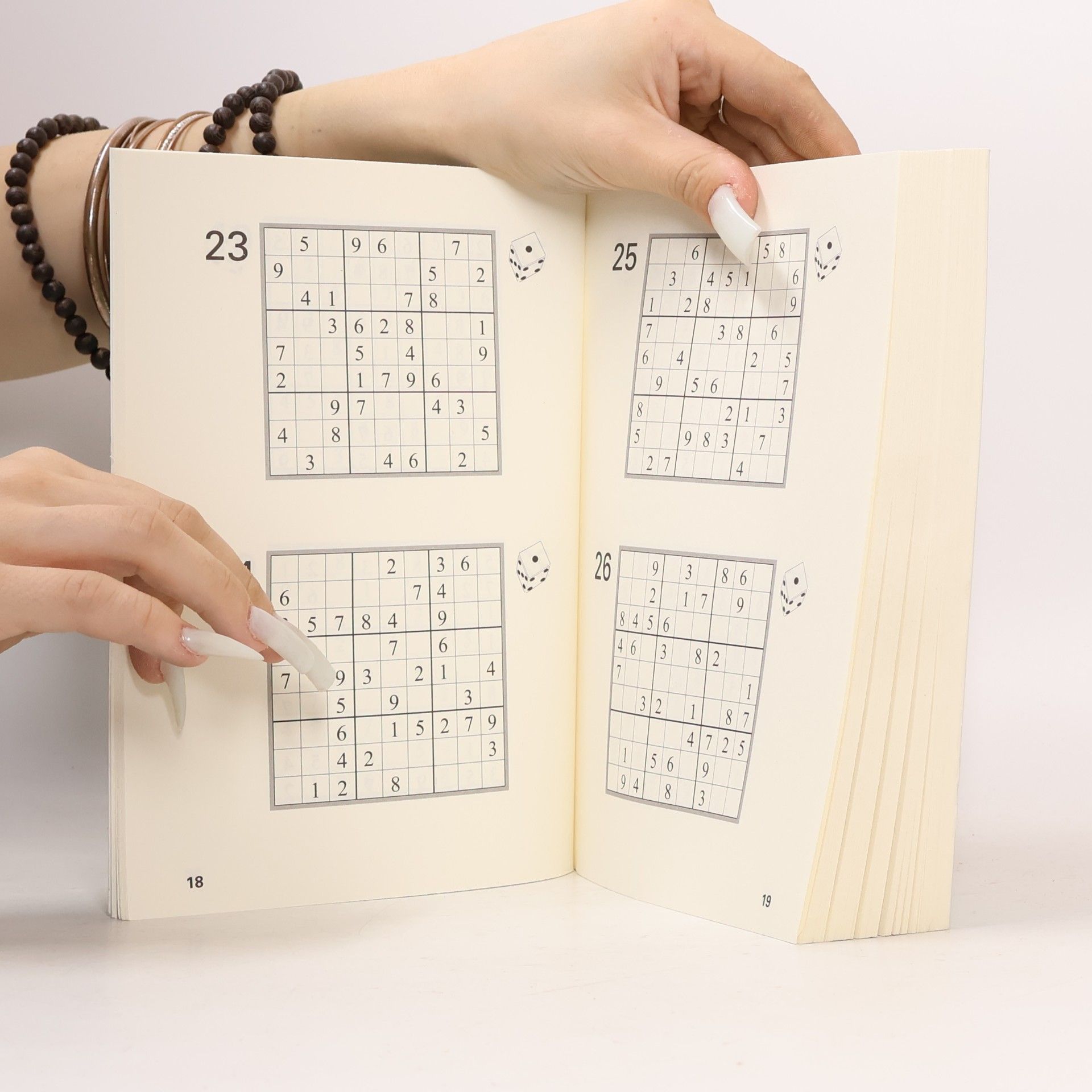 Autores varios 500 sudoku - 6 stupňů obtížnosti včetně 20 netradičních sudoku