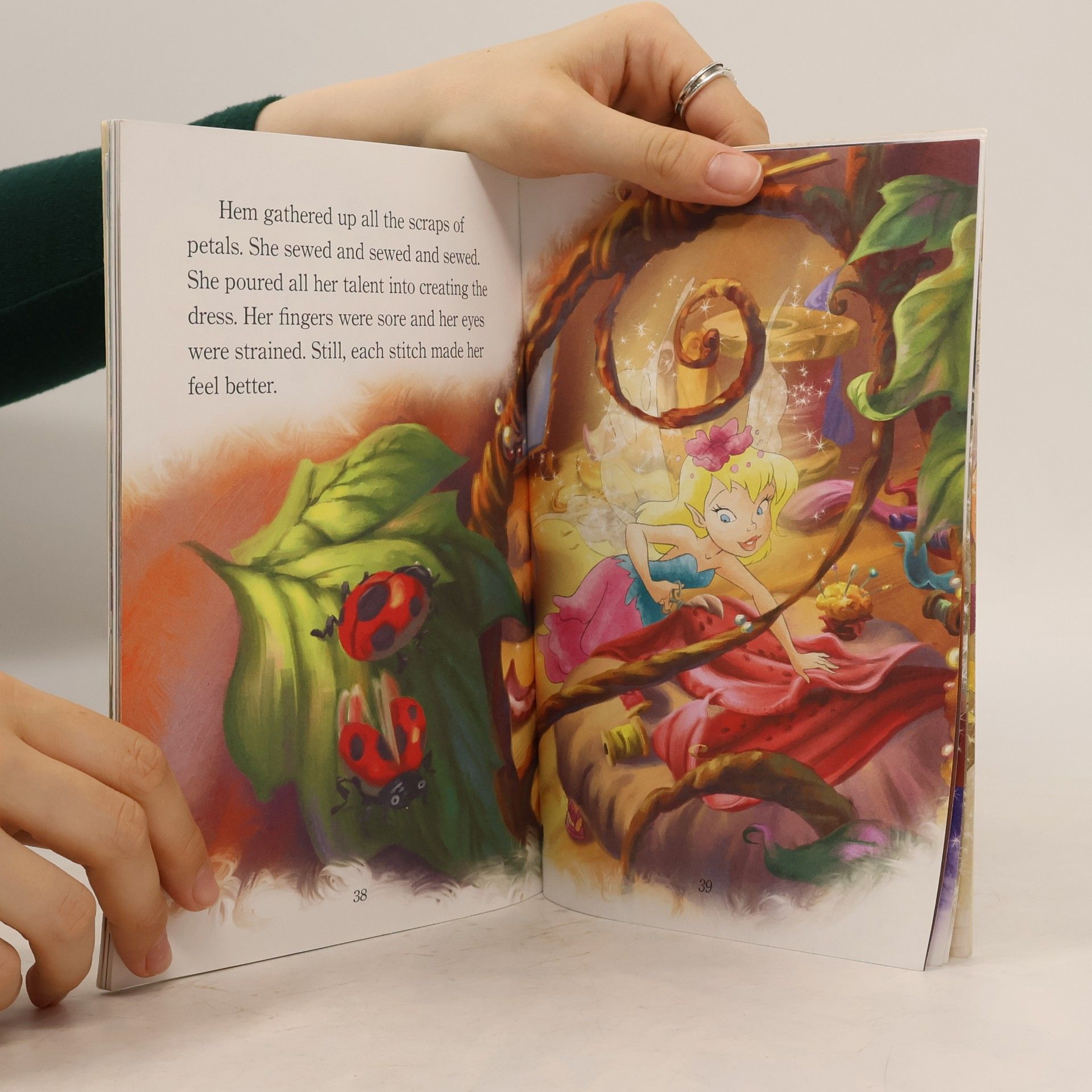 Tennant Redbank Step Into Reading - 4: A Dozen Fairy Dresses