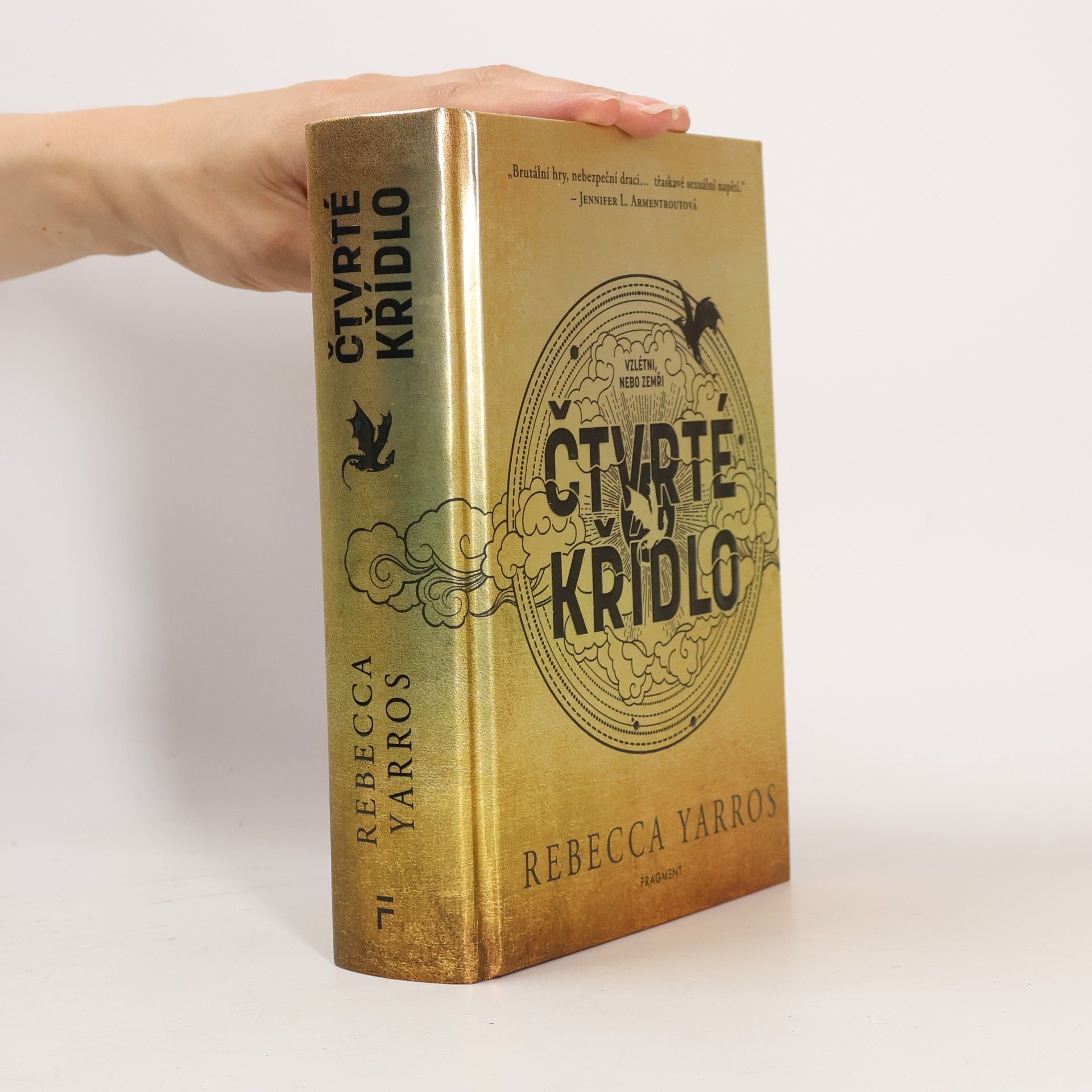 Rebecca Yarros Čtvrté křídlo
