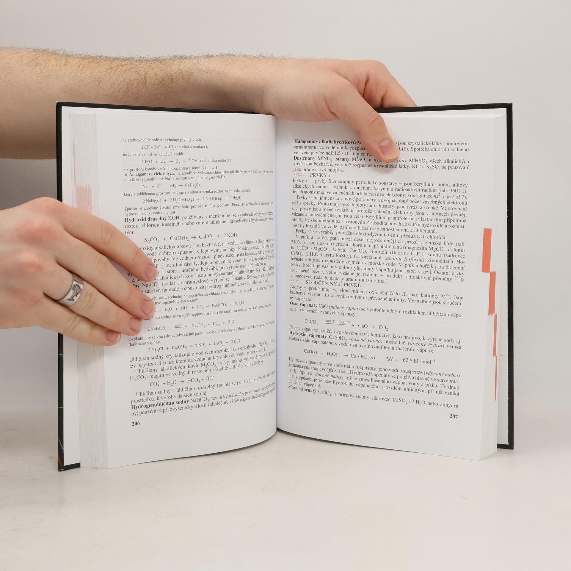 Autorenkollektiv Přehled středoškolské chemie