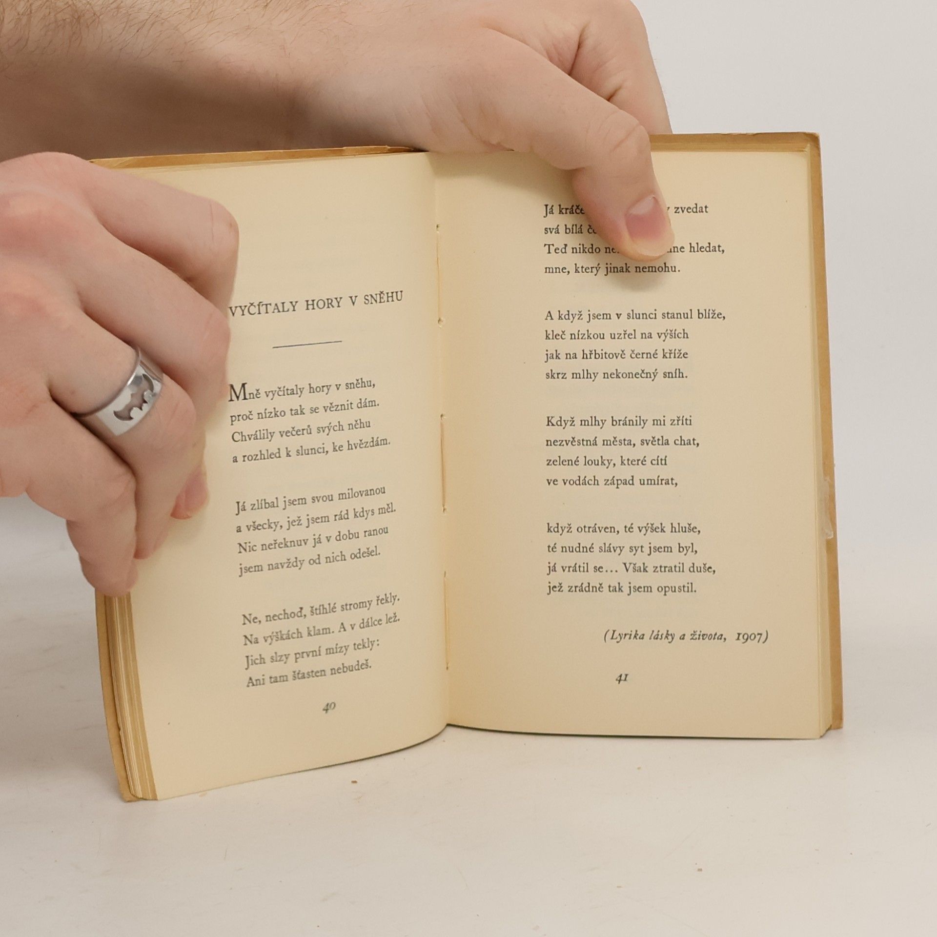 Antonín Sova Vzdor a láska. Výbor z poesie