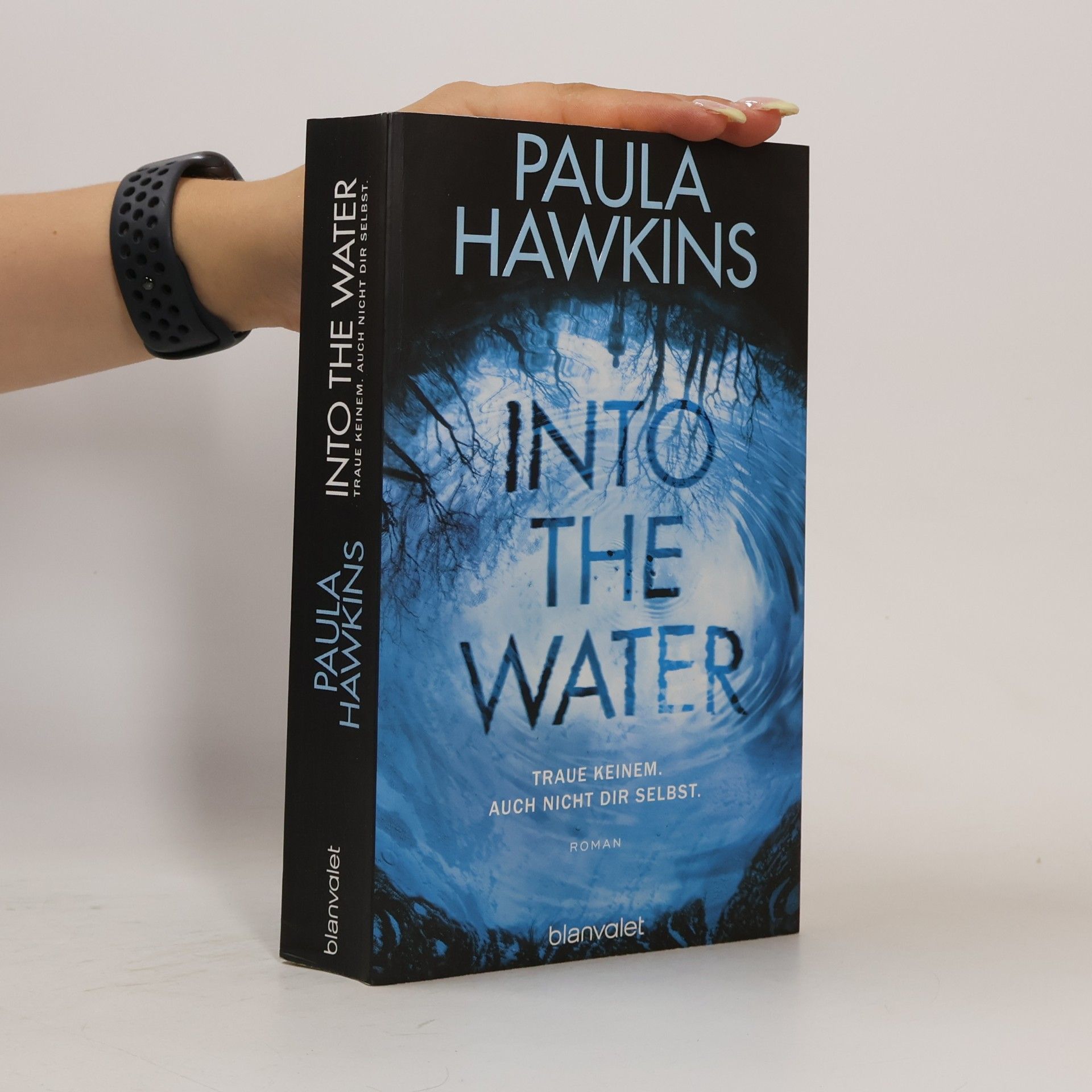 Paula Hawkins Into the Water