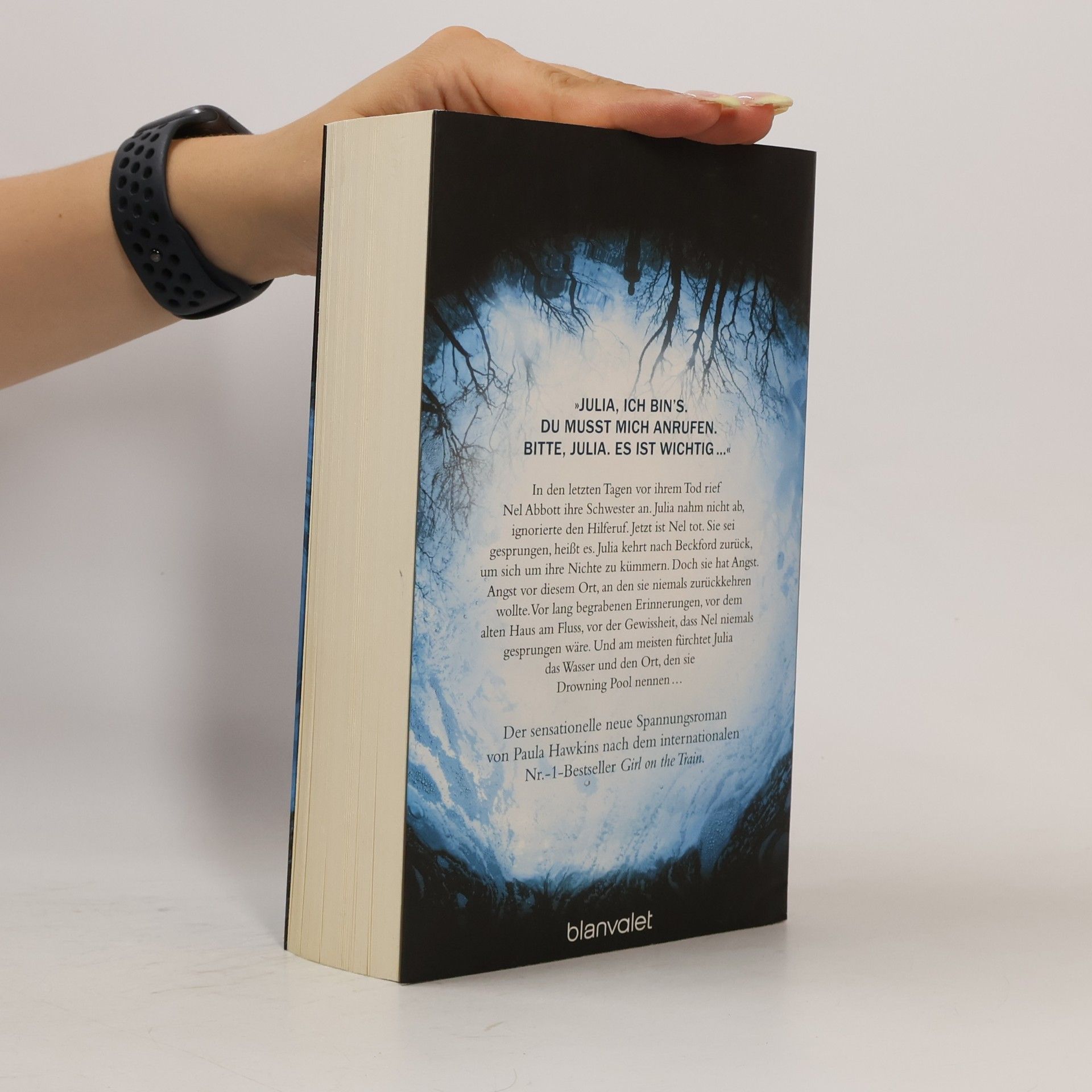 Paula Hawkins Into the Water