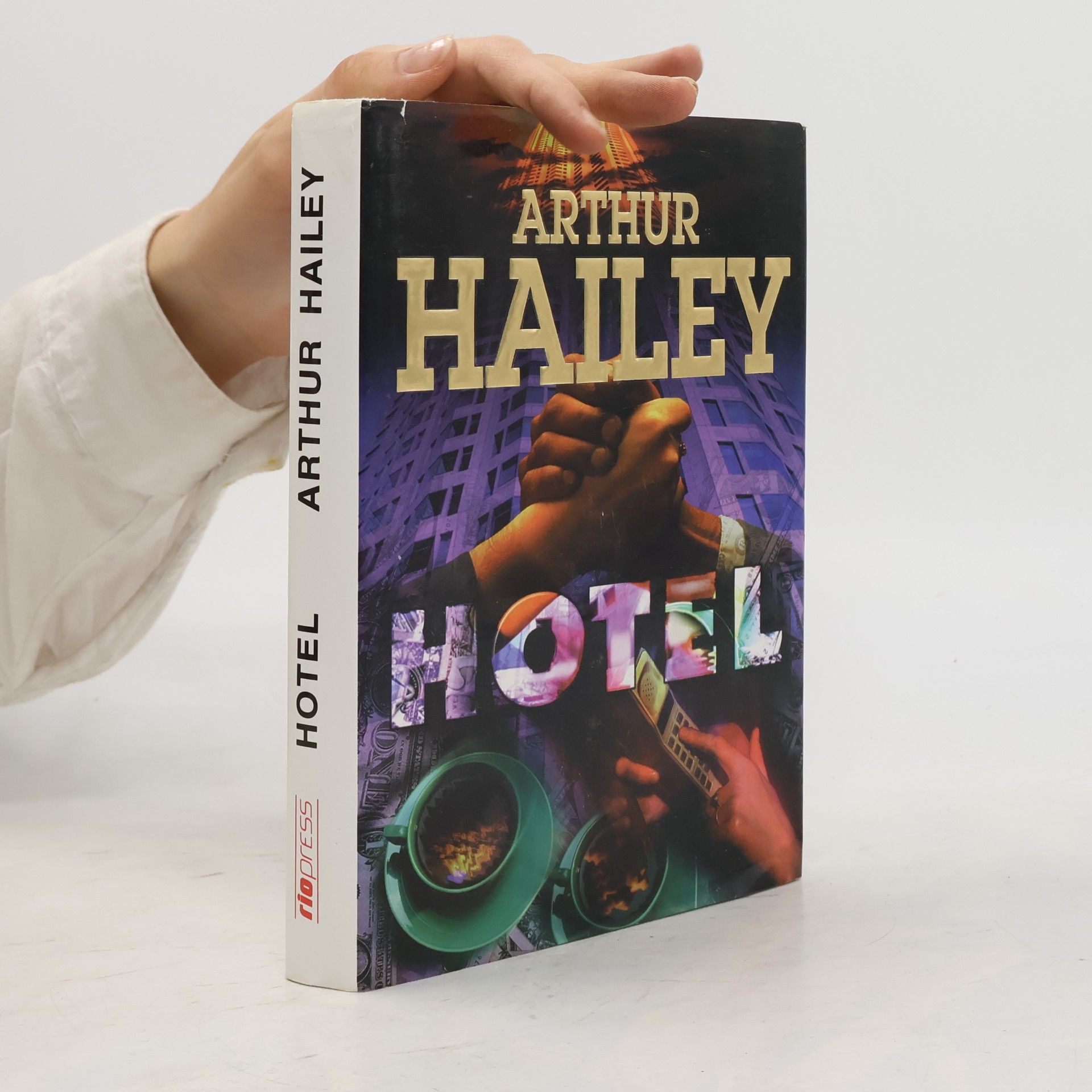 Arthur Hailey Hotel