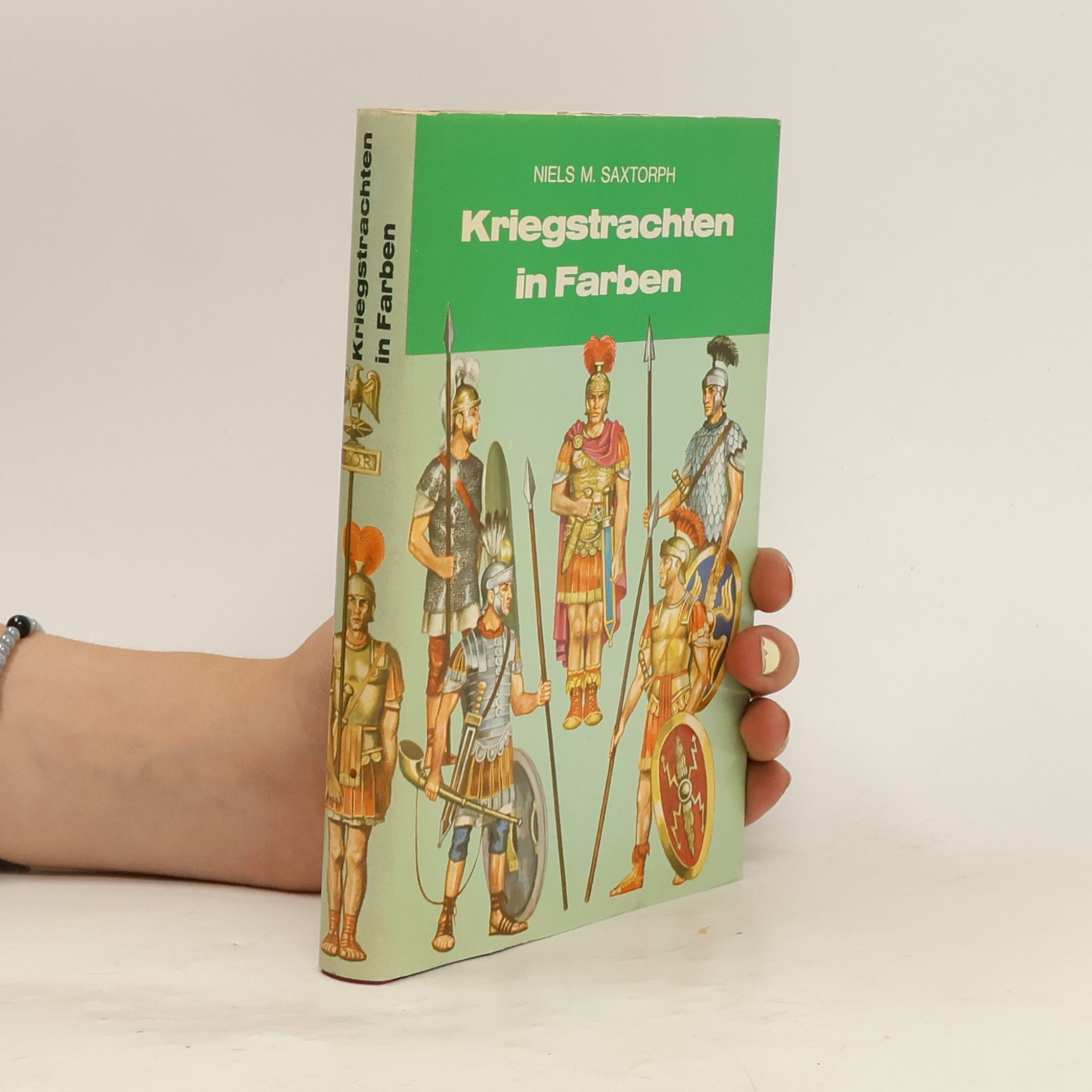 Kriegstrachten in Farben