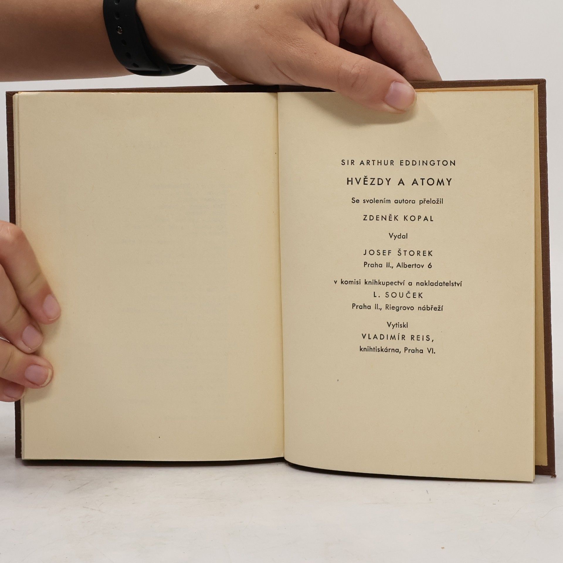 Arthur Eddington Hvězdy a atomy