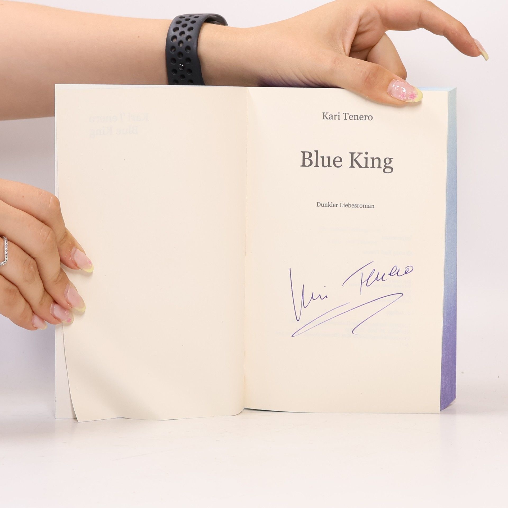 Kari Tenero Blue King