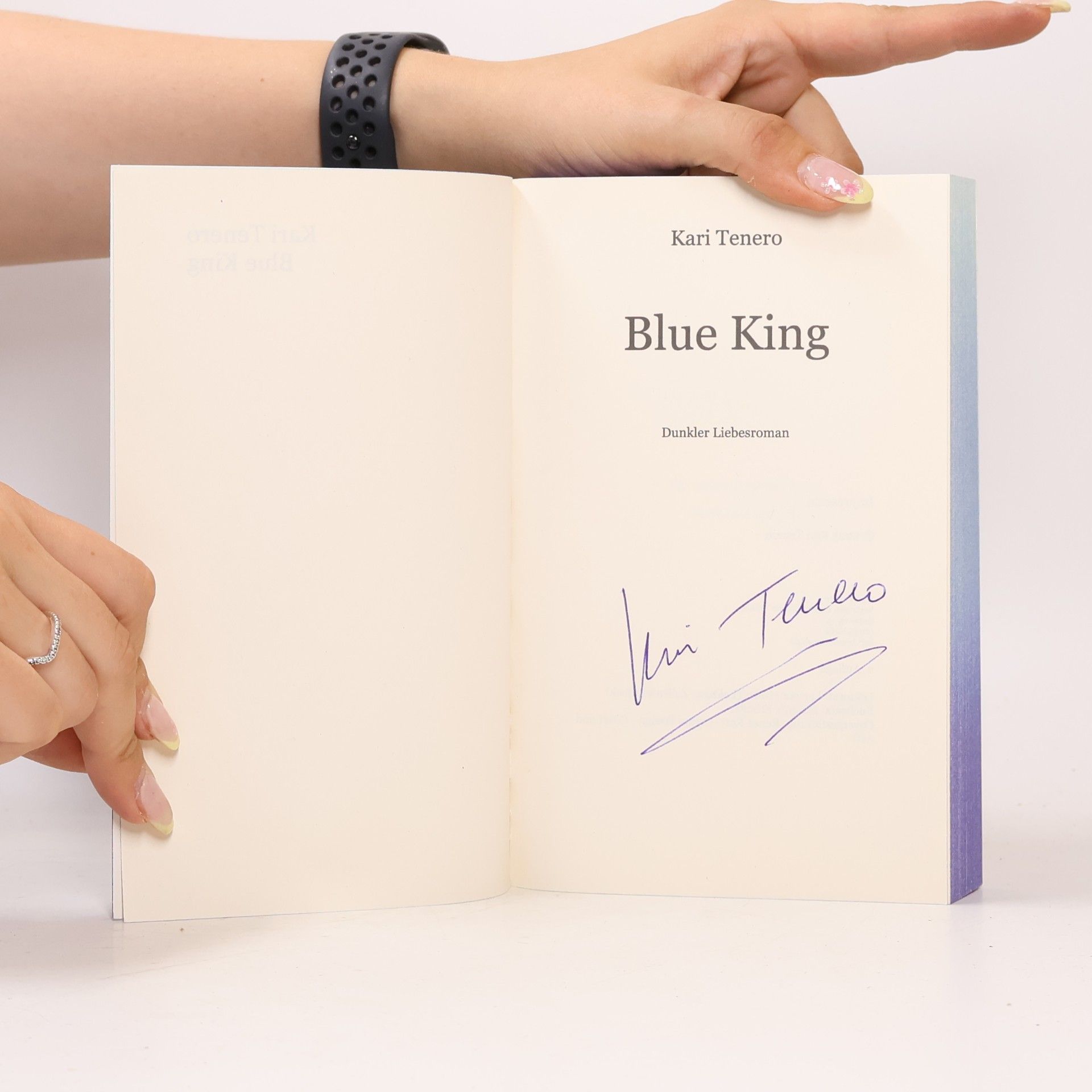 Kari Tenero Blue King
