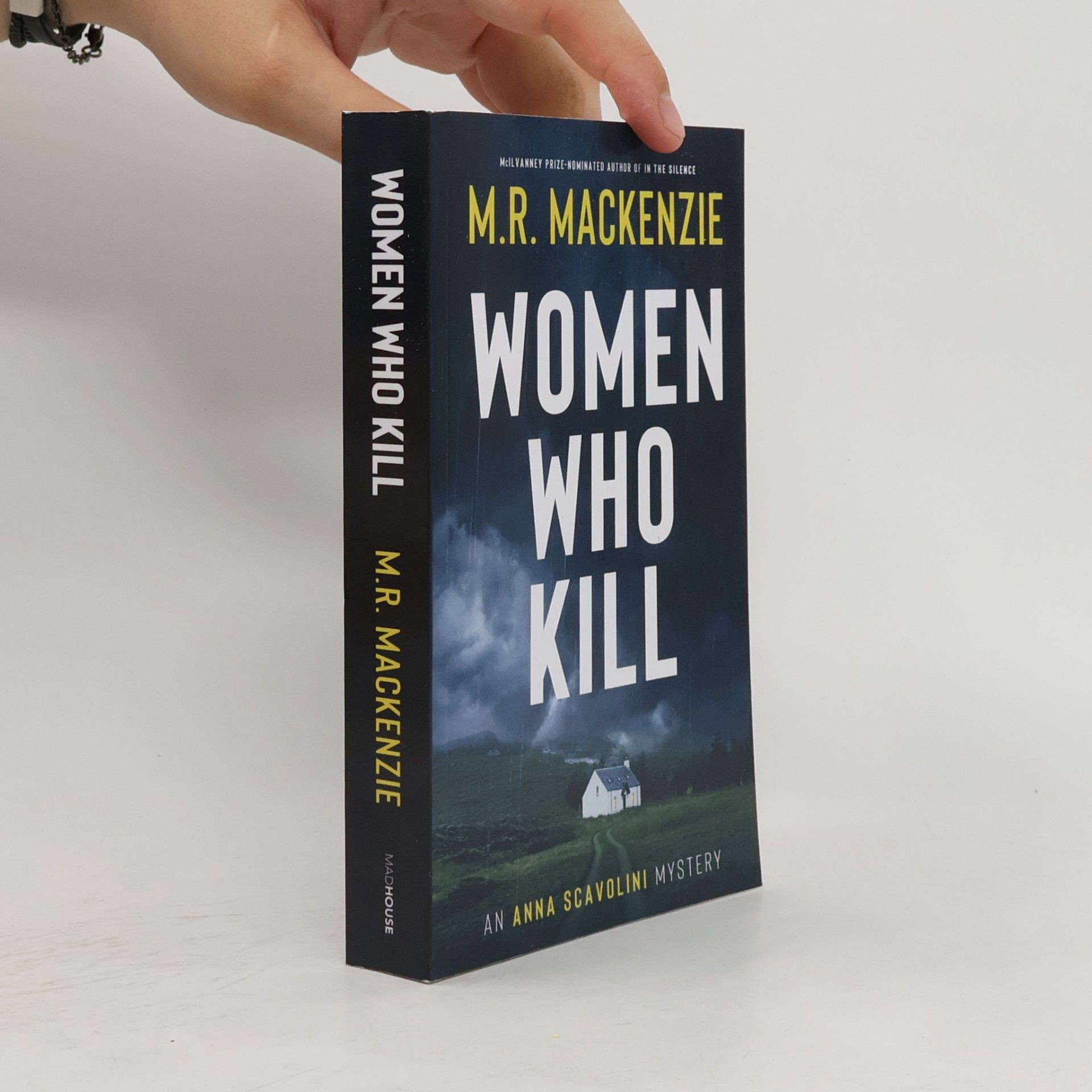 M.R. MacKenzie Anna Scavolini Mysteries - 4: Women Who Kill