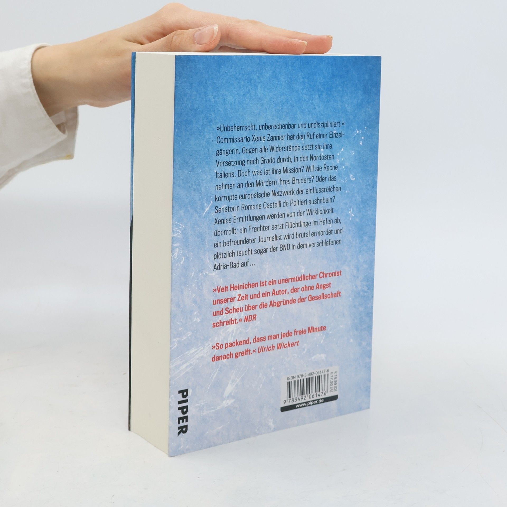 Veit Heinichen Borderless