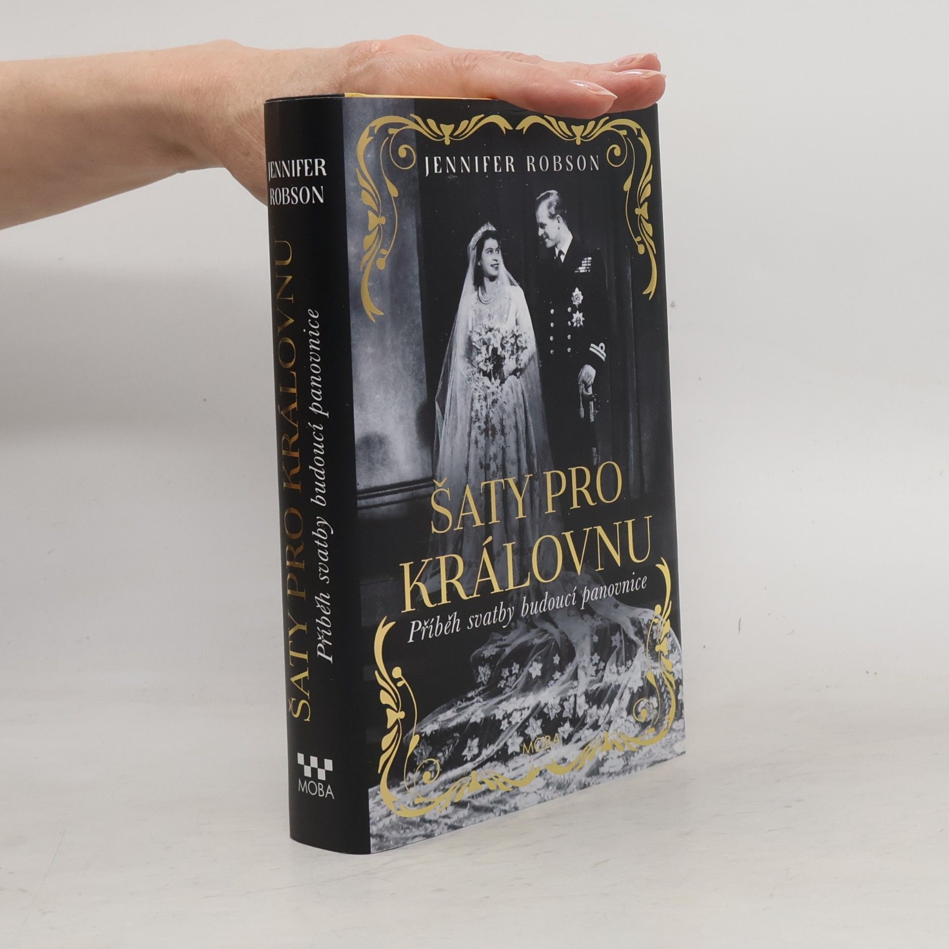 Jennifer Robson Šaty pro královnu