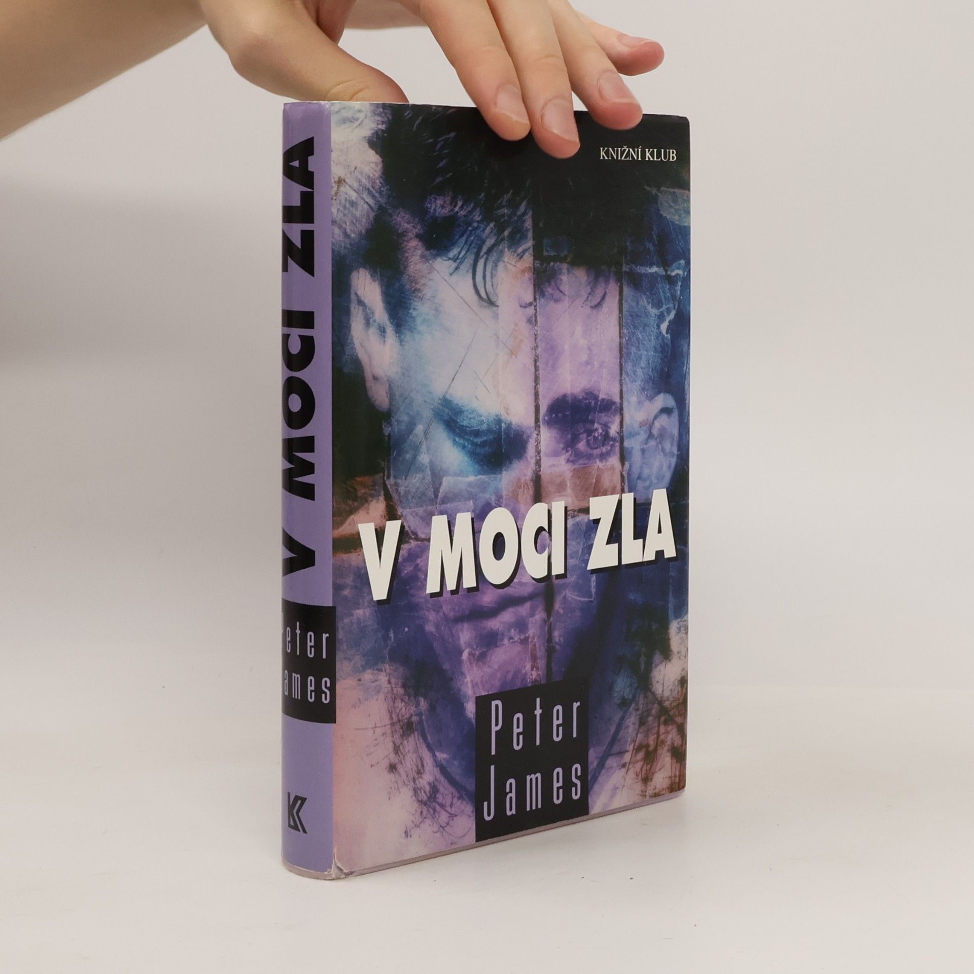 Peter James V moci zla