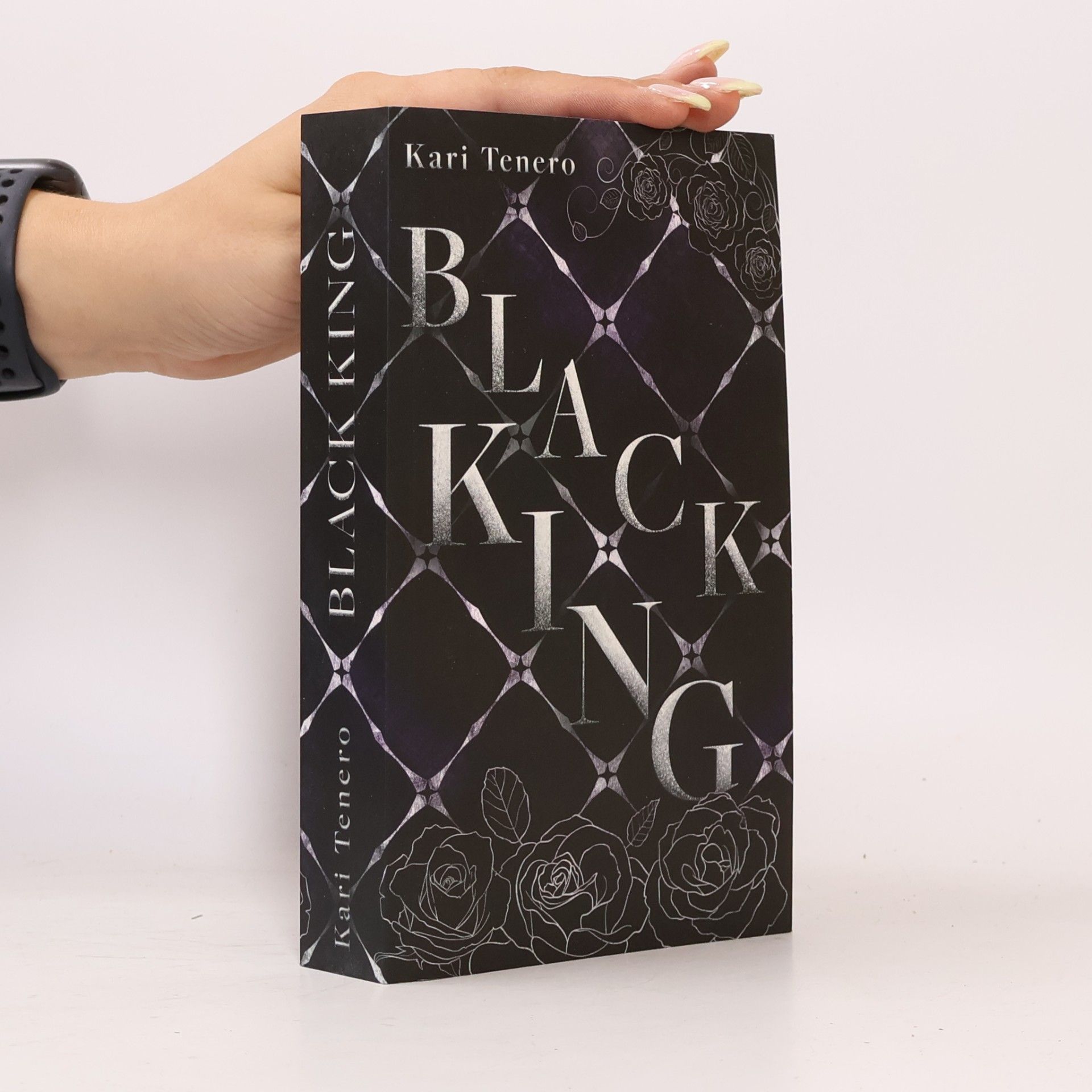 Kari Tenero Black King