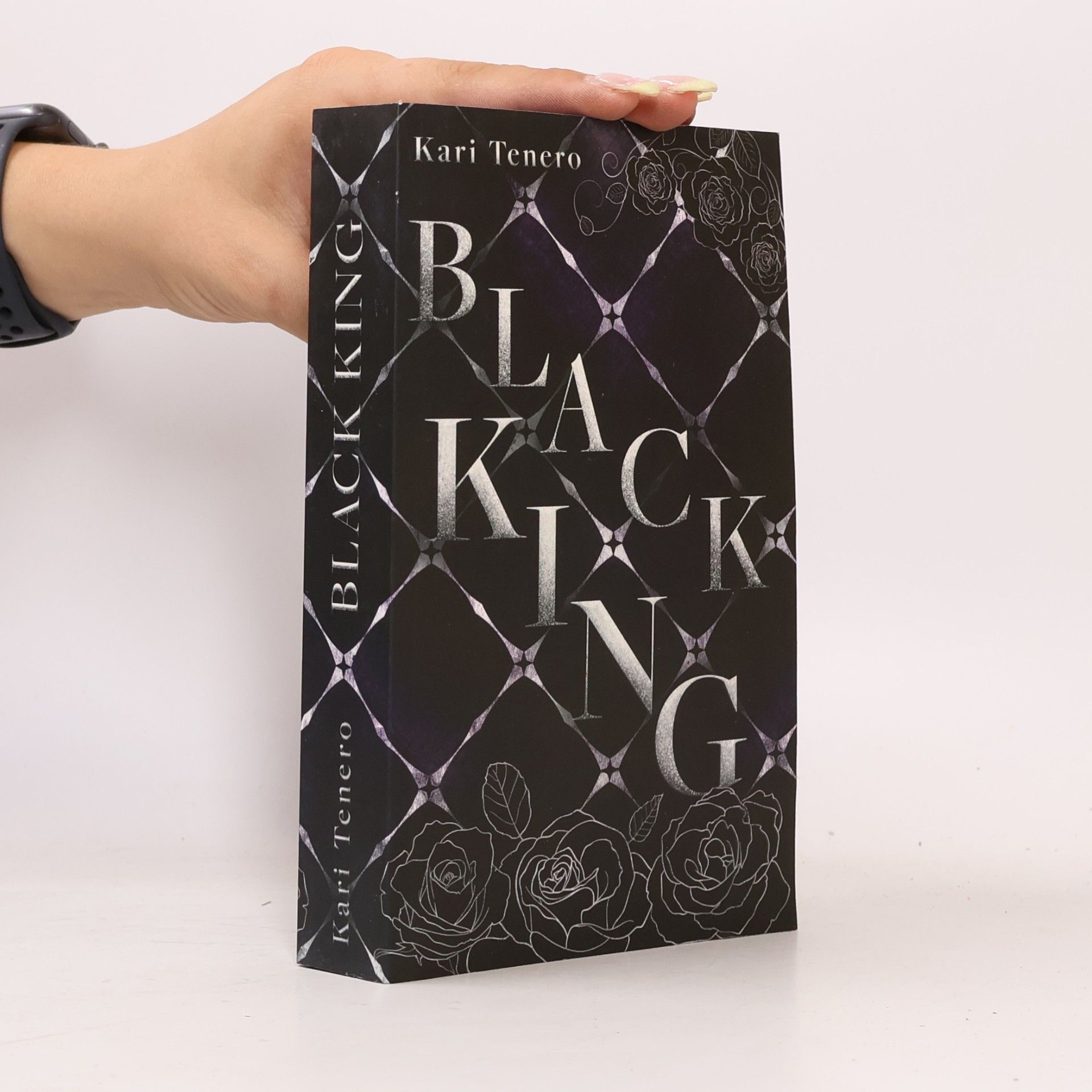 Kari Tenero Black King