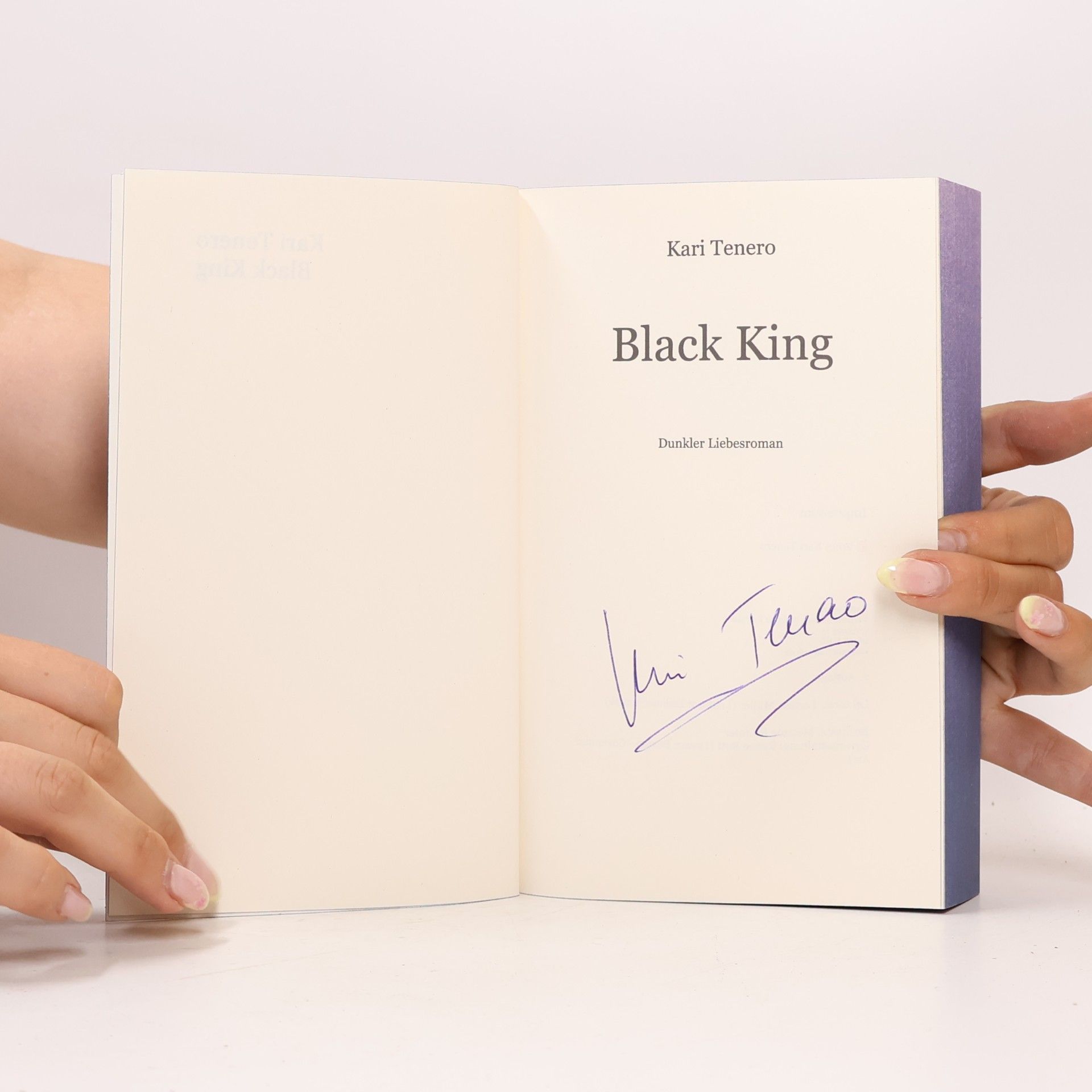 Kari Tenero Black King
