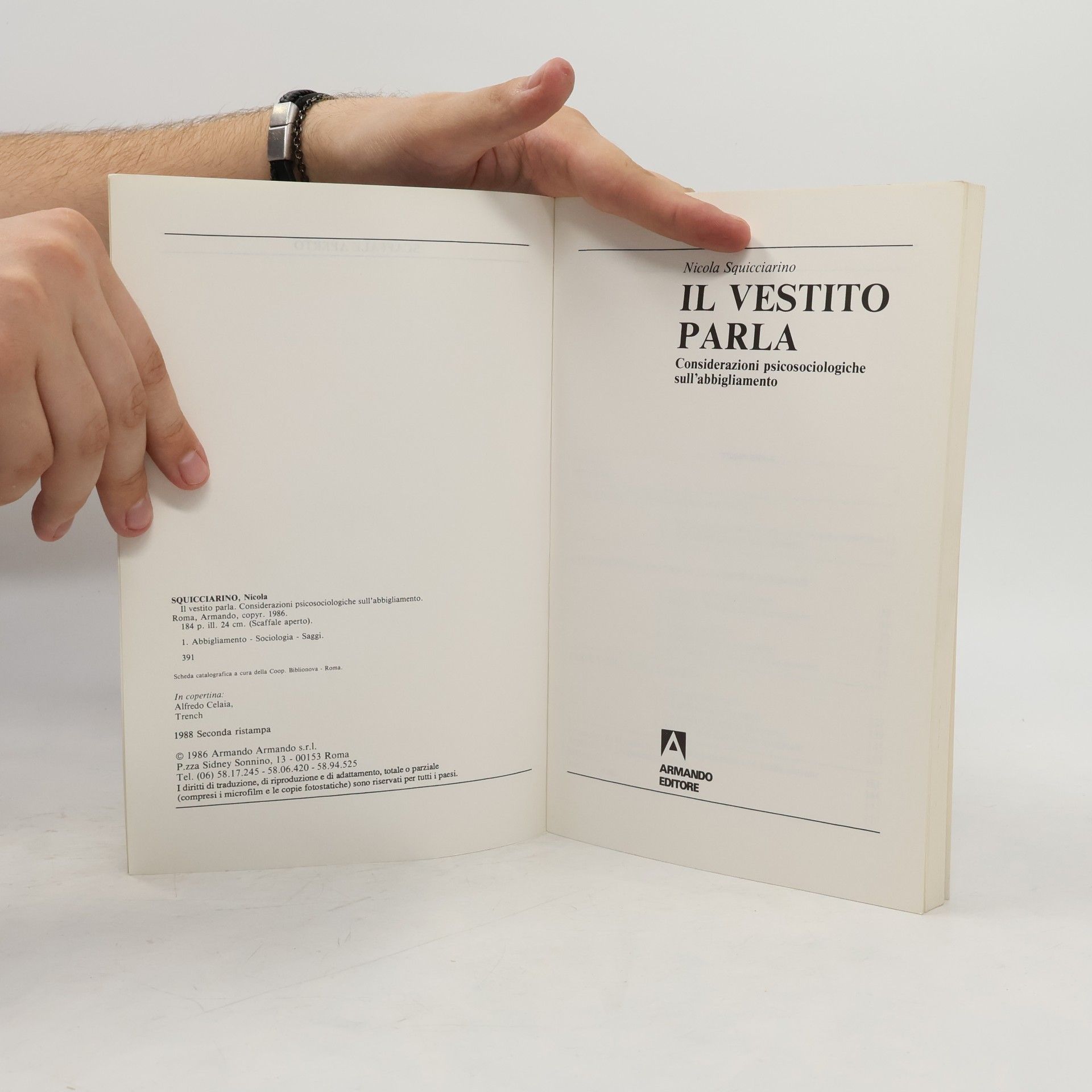 Nicola Squicciarino Il vestito parla