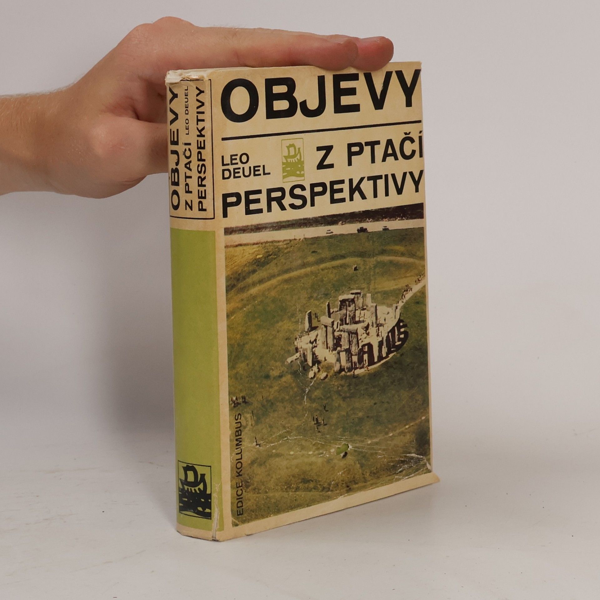 Leo Deuel Objevy z ptačí perspektivy