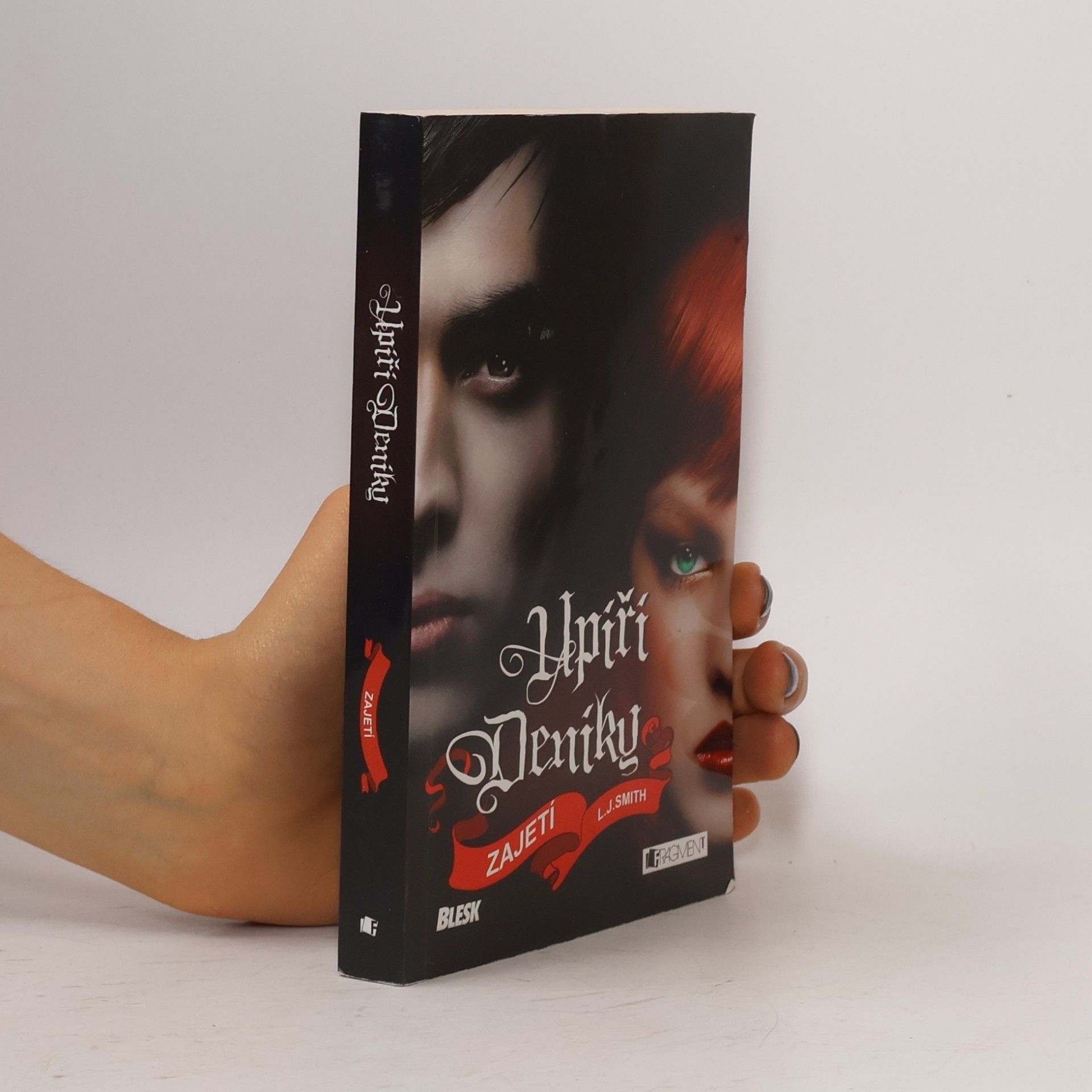 Lisa J. Smith Upíří deníky. Zajetí. 7. díl
