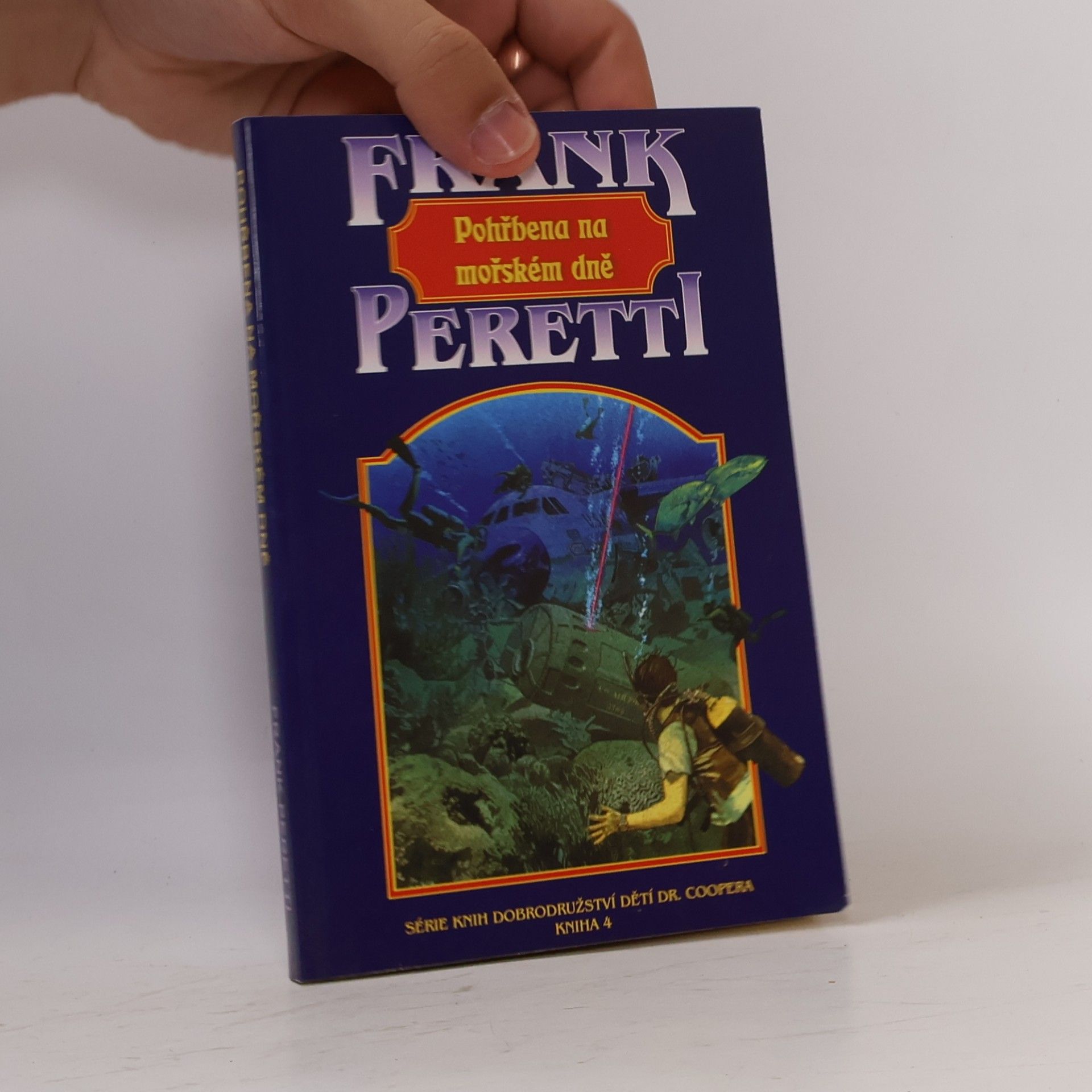 Frank E. Peretti Pohřbena na mořském dně