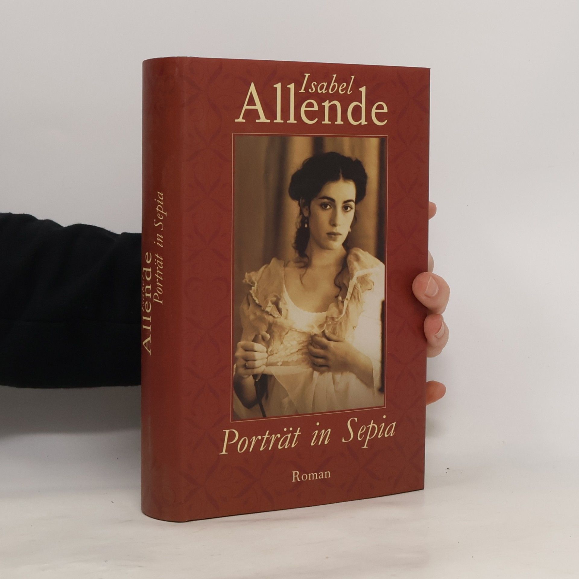 Isabel Allende Porträt in Sepia