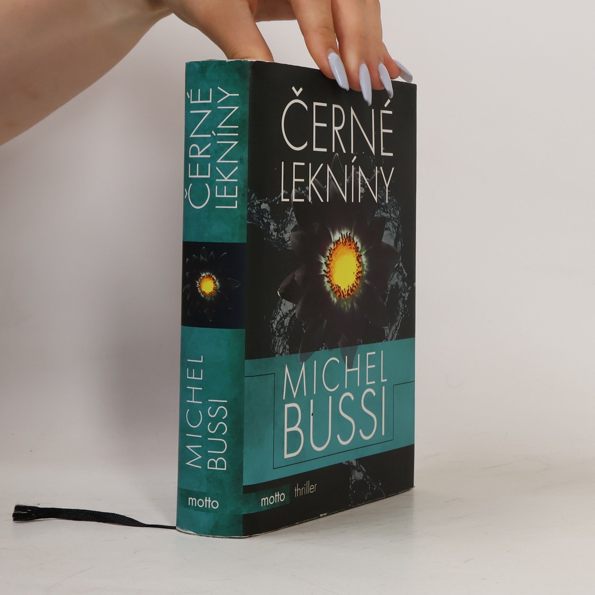 Michel Bussi Černé lekníny
