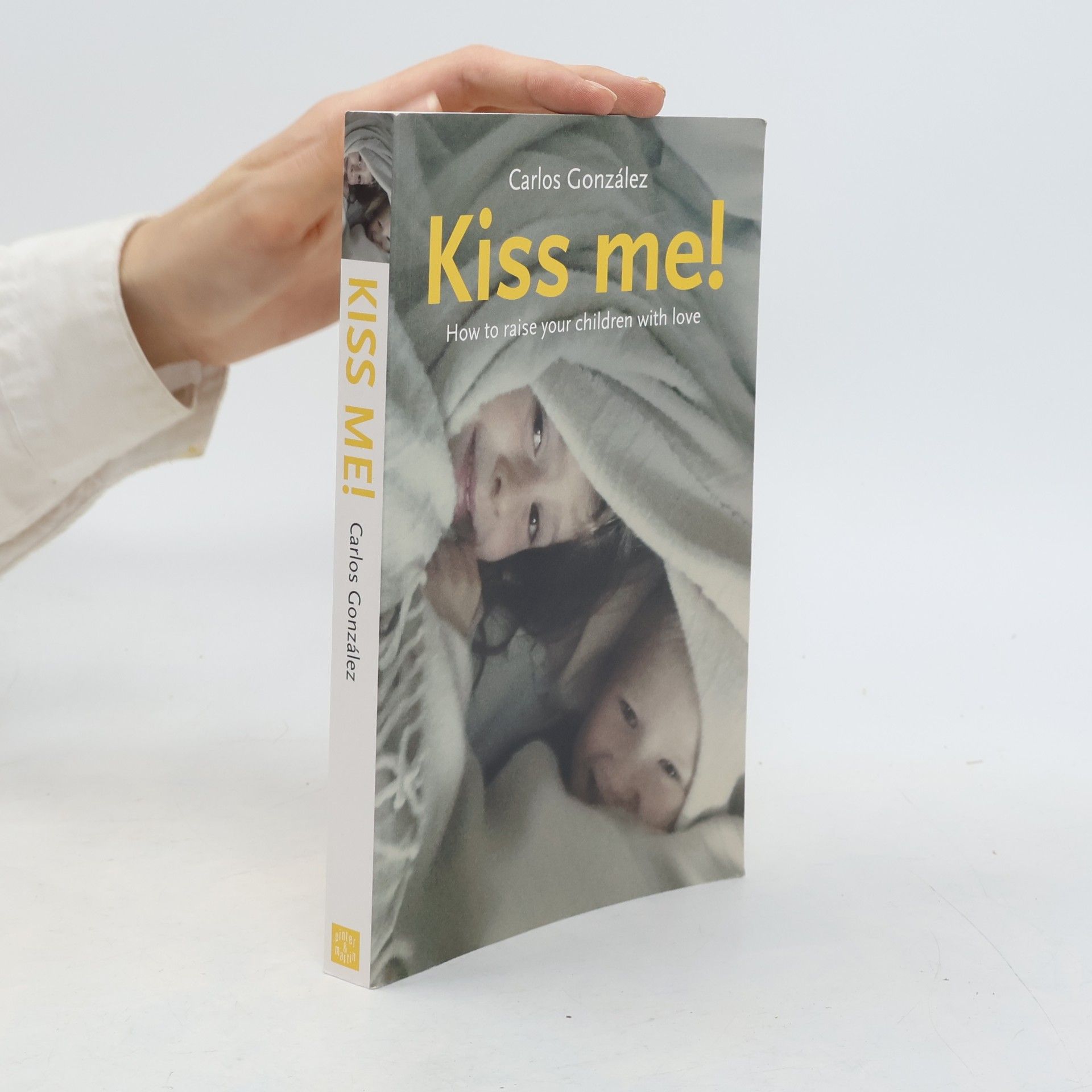 Carlos González Kiss Me!