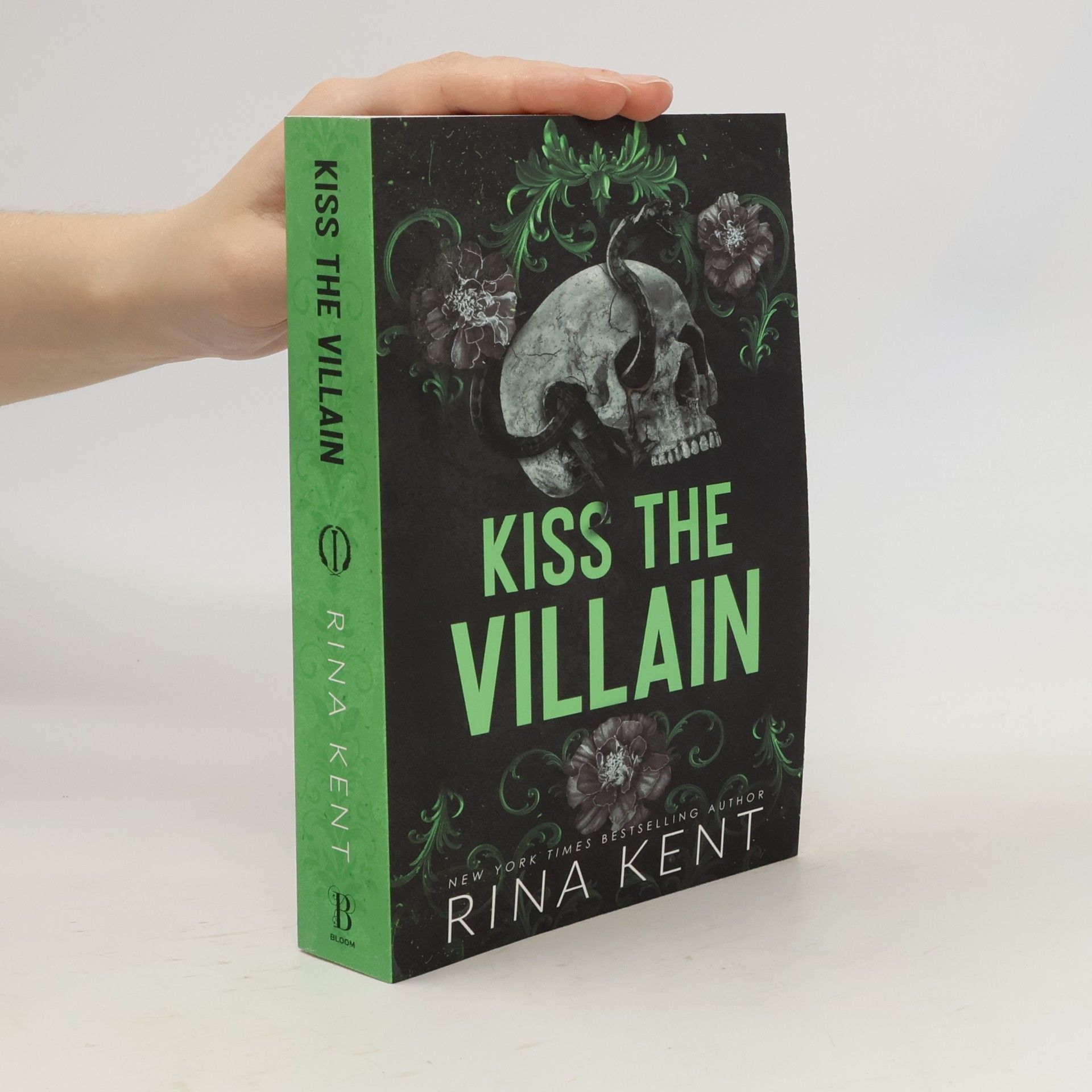 Rina Kent Kiss the Villain - Standard Edition