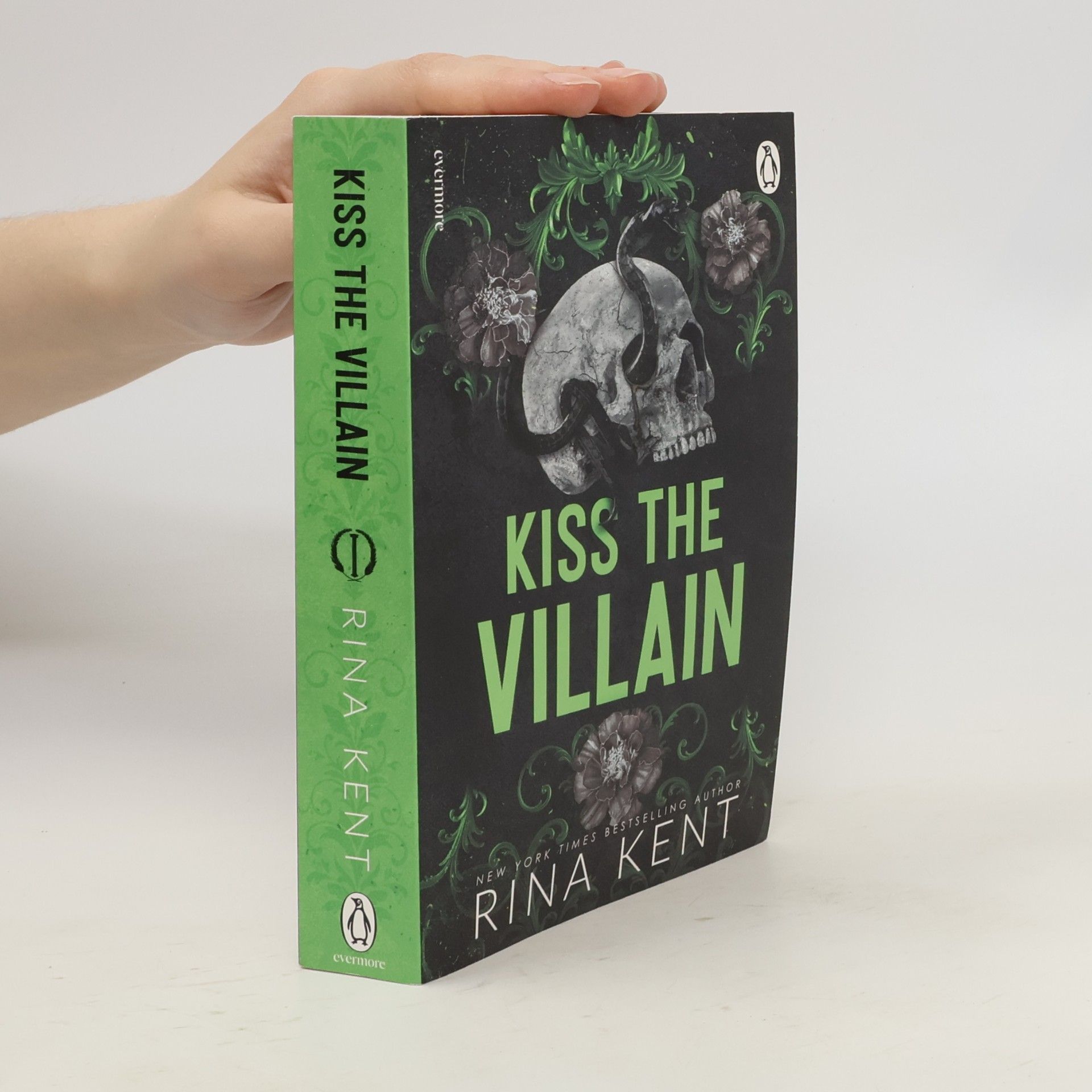 Rina Kent Kiss the Villain