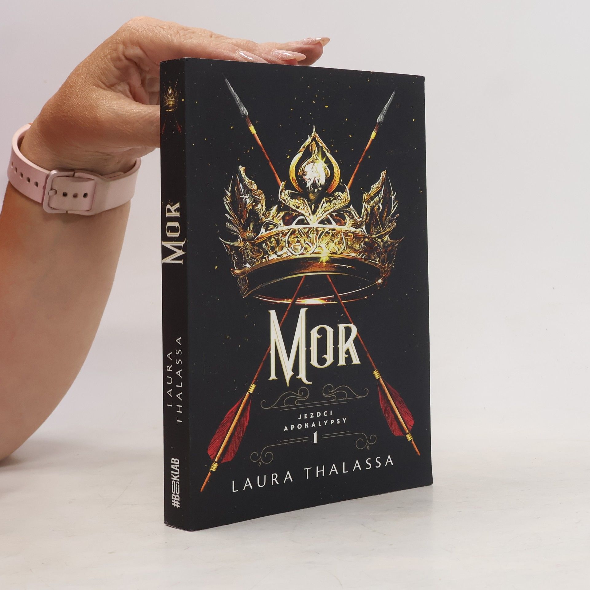 Laura Thalassa Mor