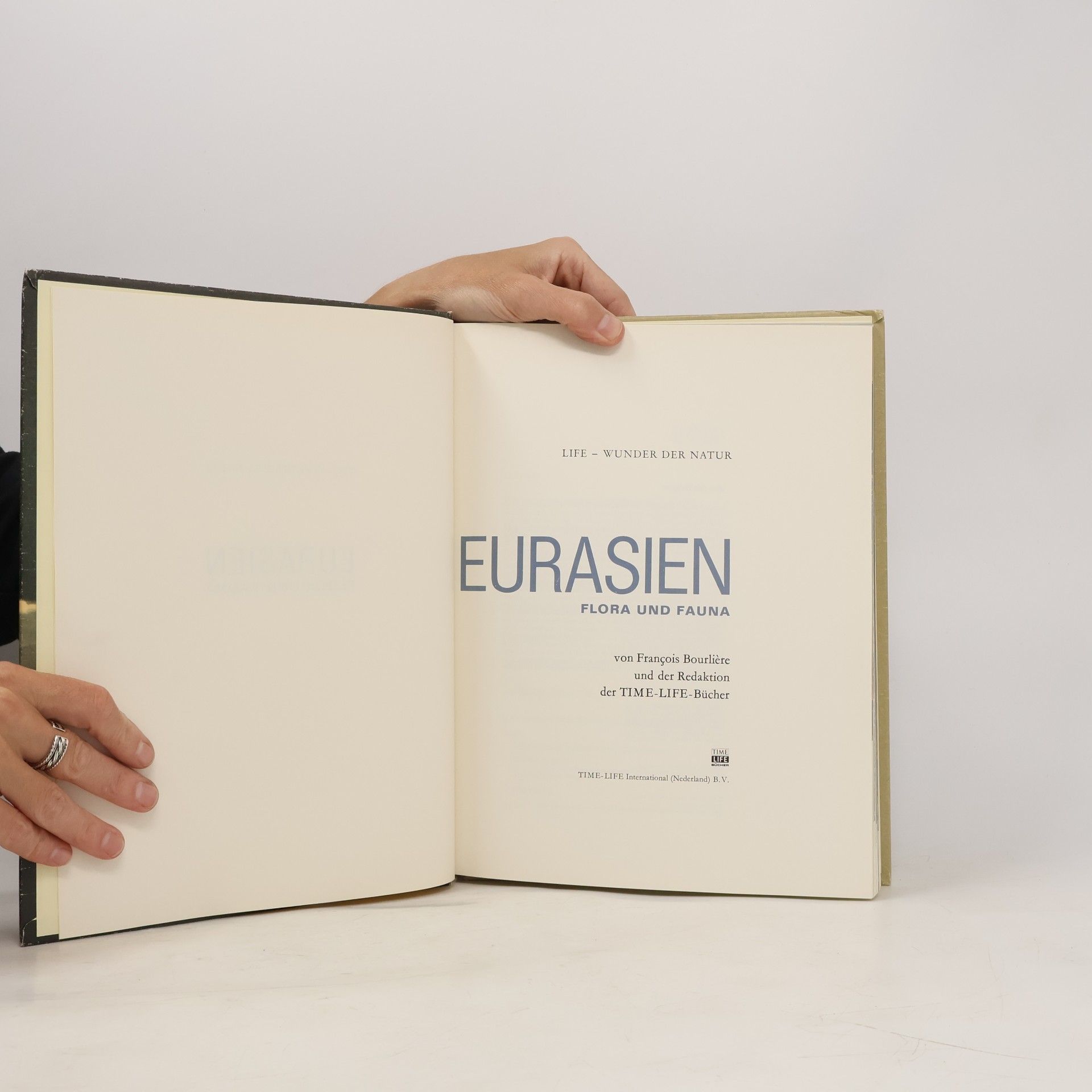 François Bourlière Eurasien. Flora und Fauna