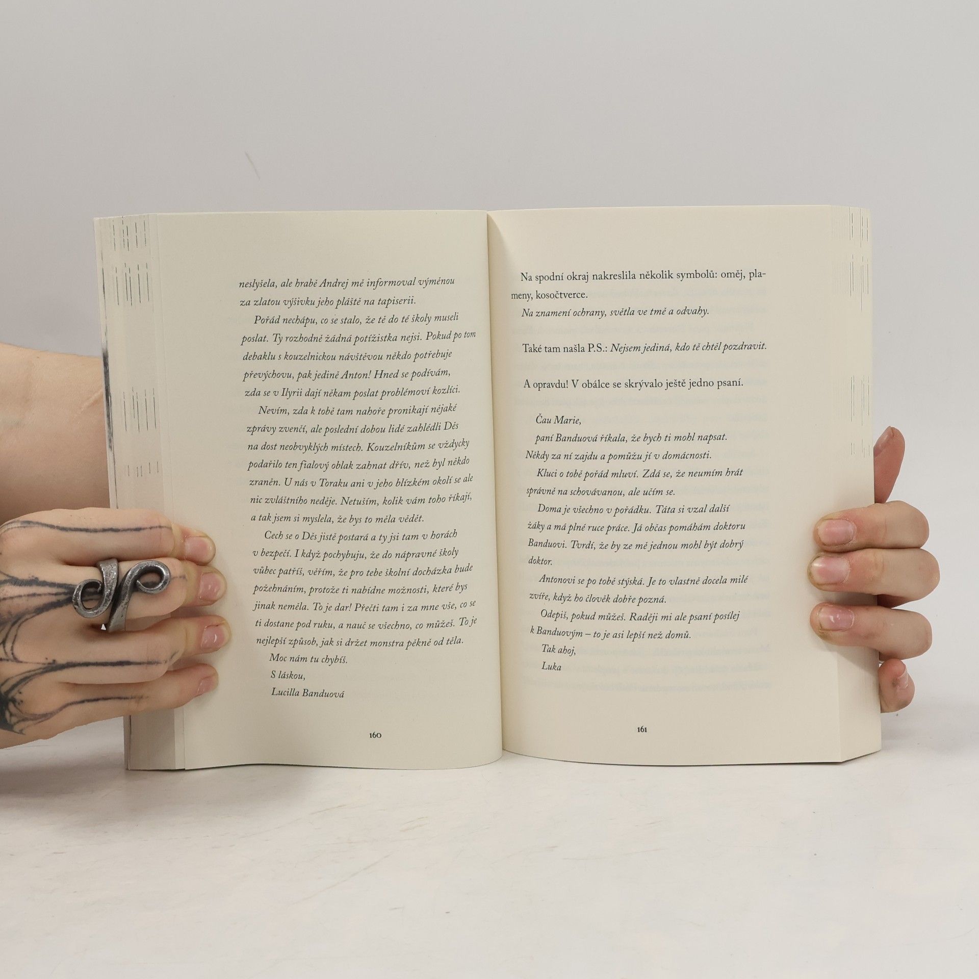 Anne Ursu Průšvihářky z Dragomirovy akademie