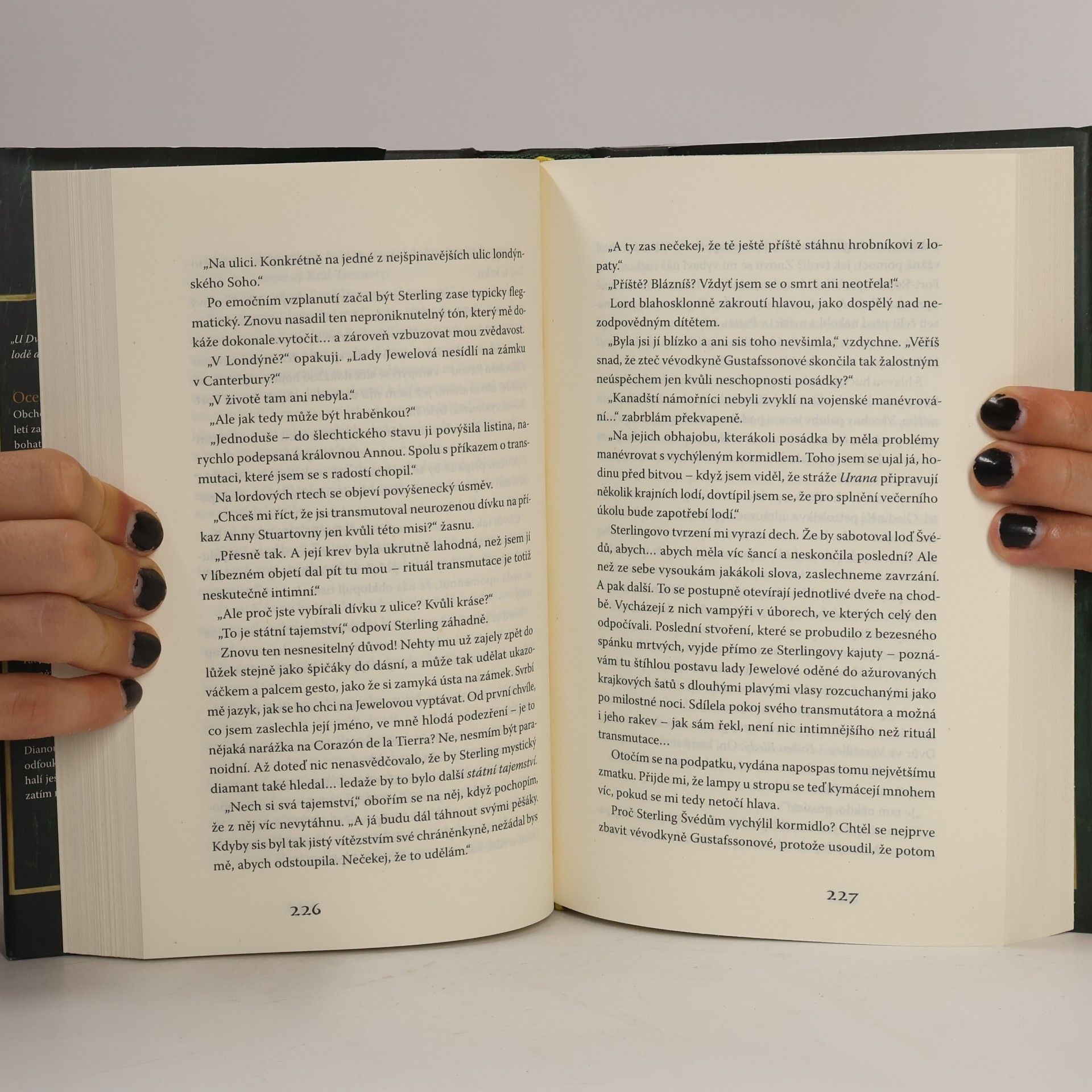 Alice Kottová Vampyria. Dvůr hurikánů