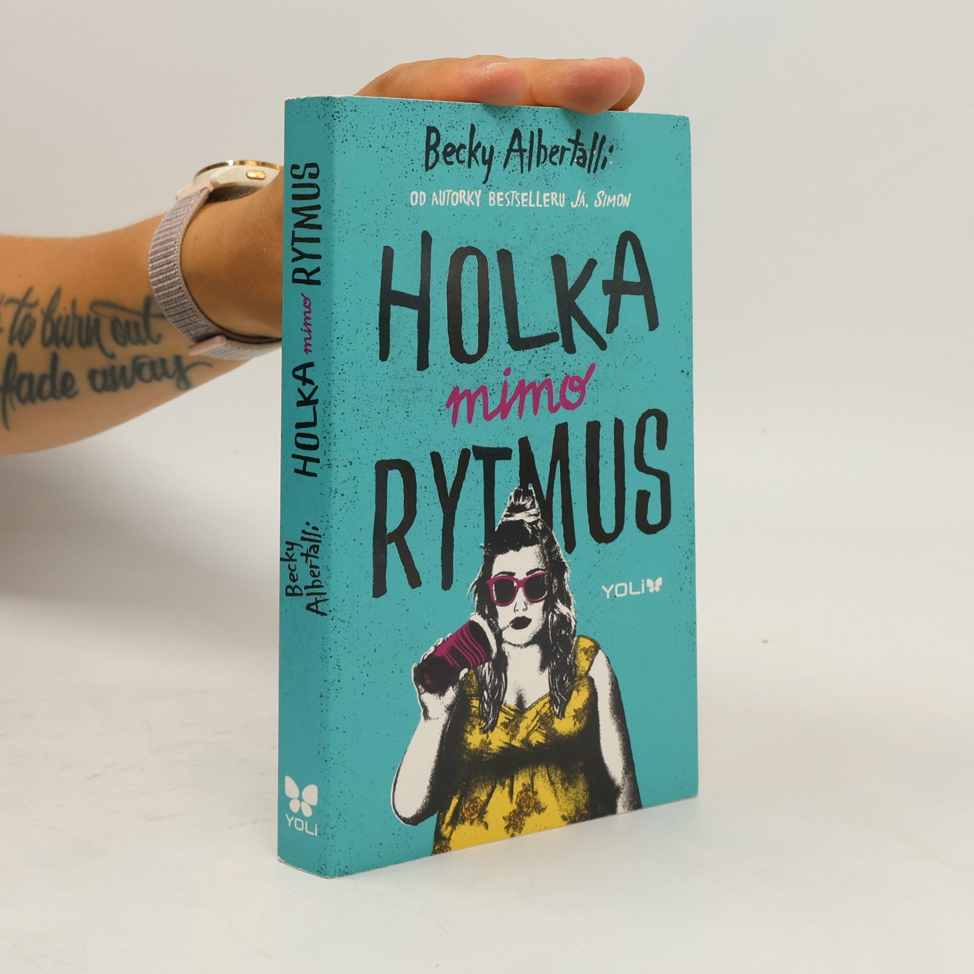 Becky Albertalli Holka mimo rytmus