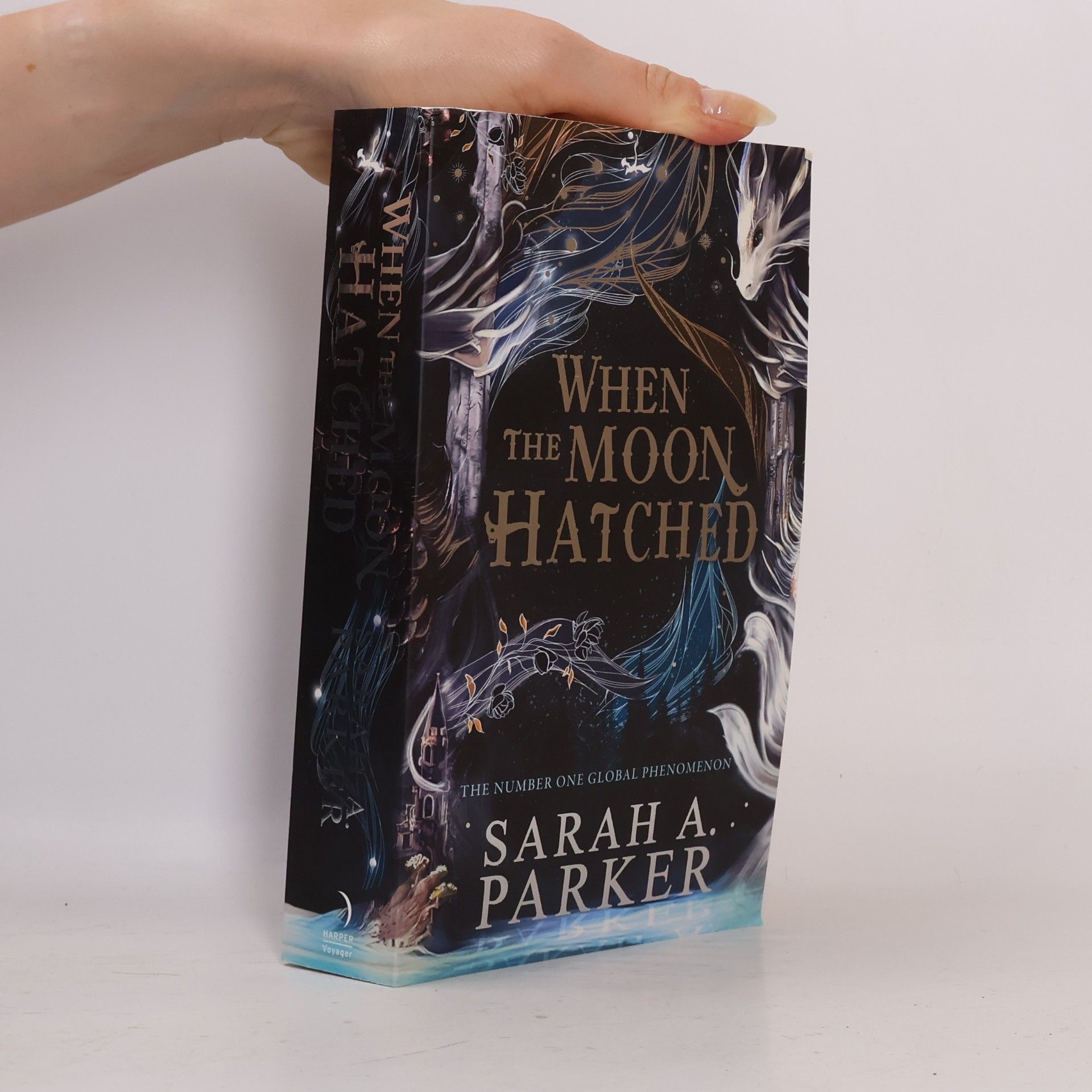 Sarah A. Parker When the Moon Hatched (The Moonfall Series, Book 1)