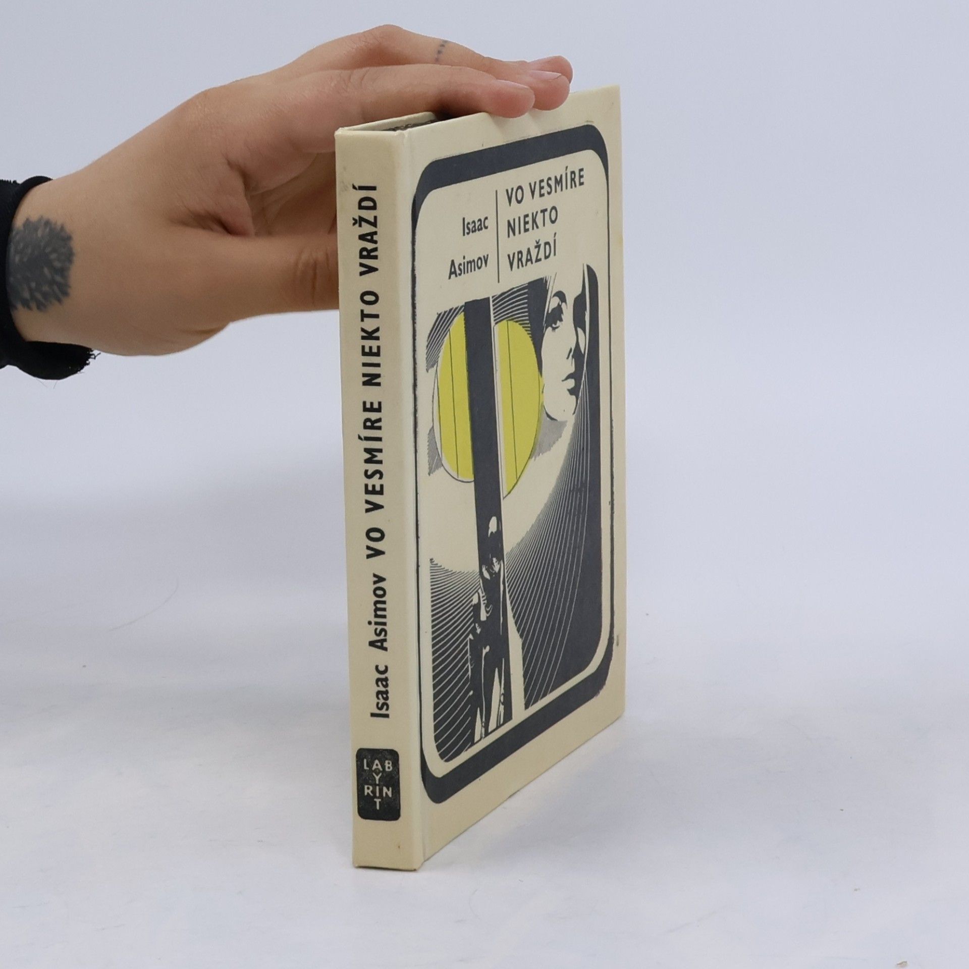 Isaac Asimov Vo vesmíre niekto vraždí