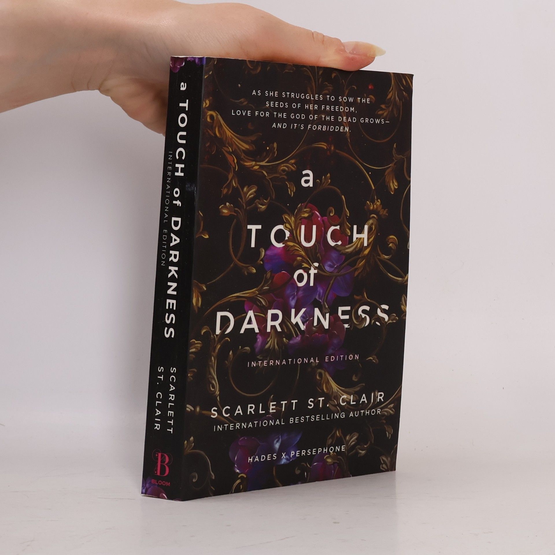Scarlett St. Clair A Touch of Darkness