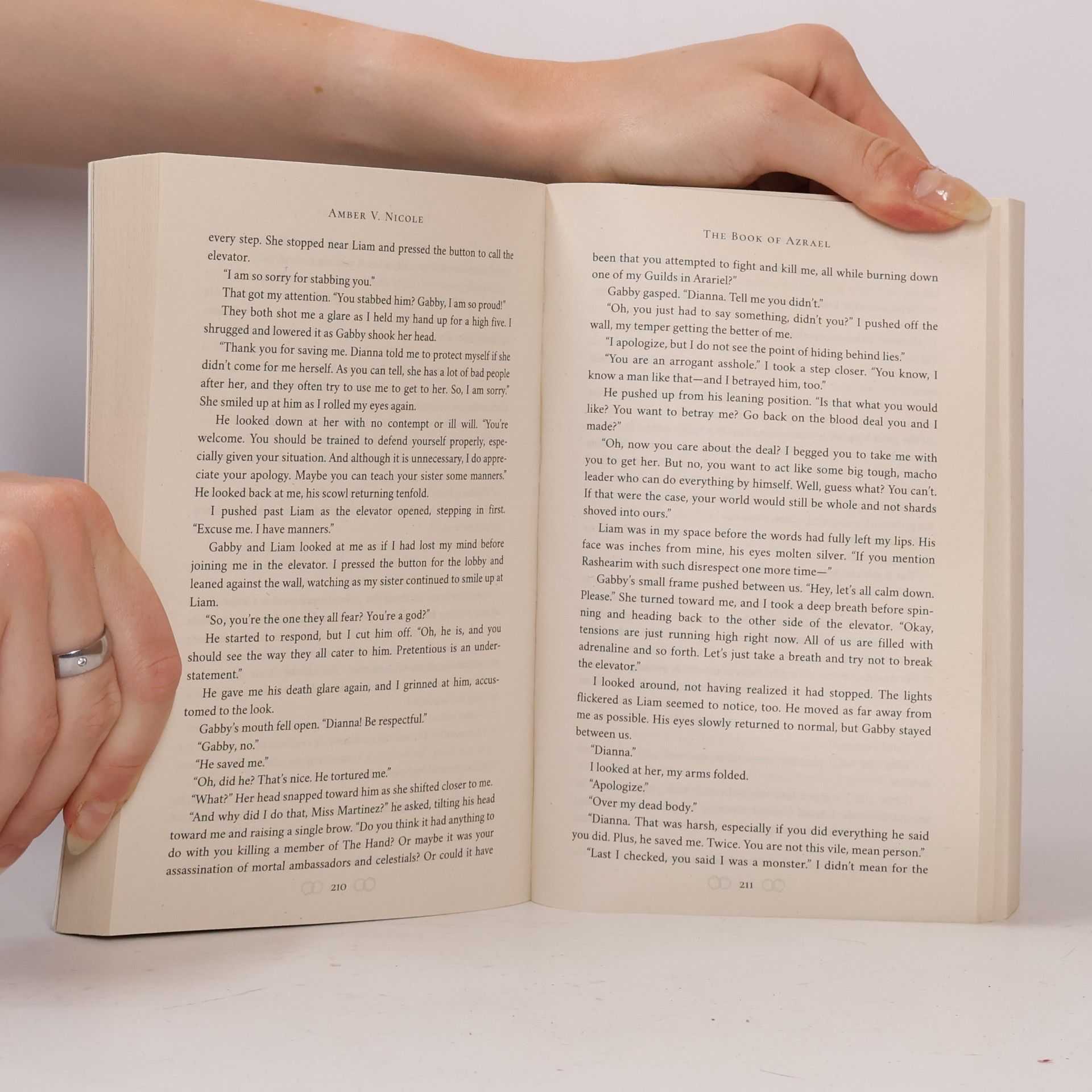 Amber V. Nicole The book of Azrael