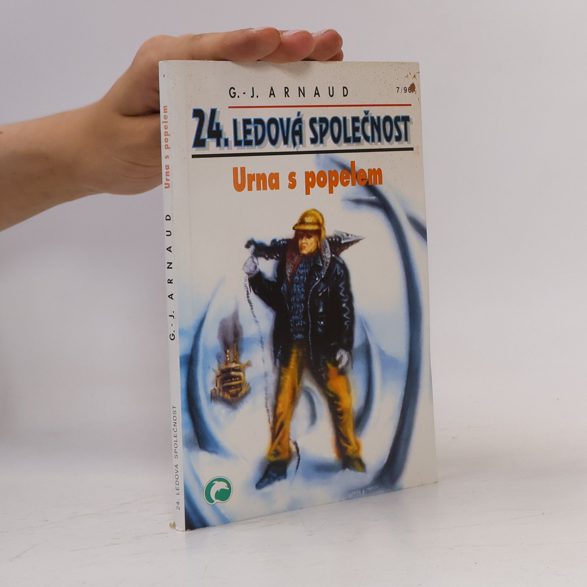 Georges Jean Arnaud 24. Ledová společnost, Urna s popelem