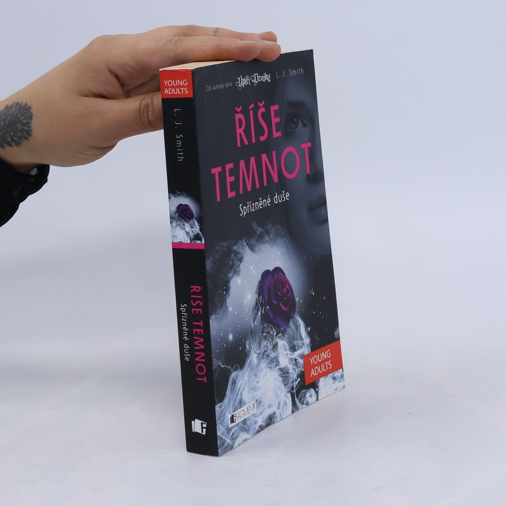 Lisa J. Smith Spřízněné duše (6. díl série Říše temnot)