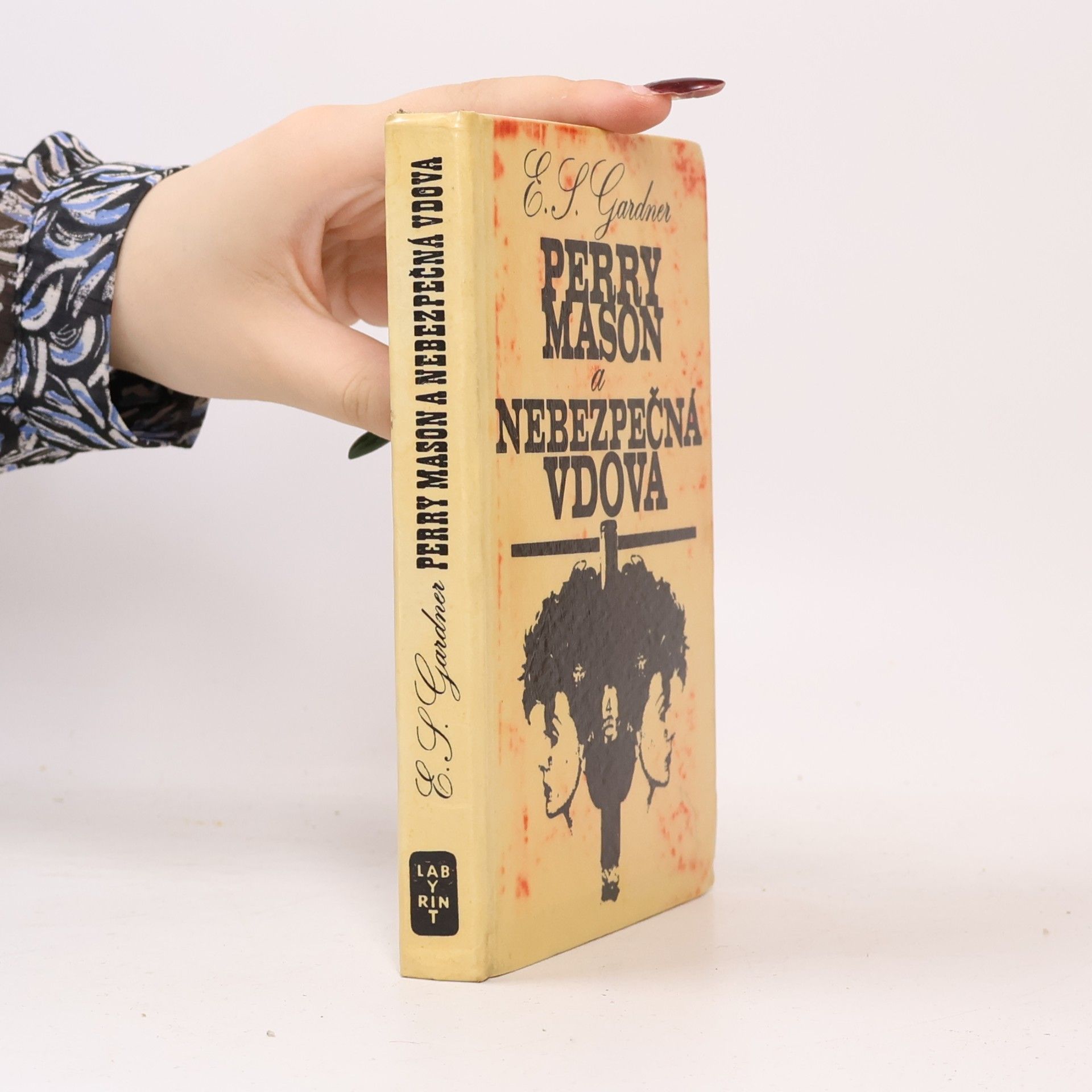 Erle Stanley Gardner Perry Mason a nebezpečná vdova