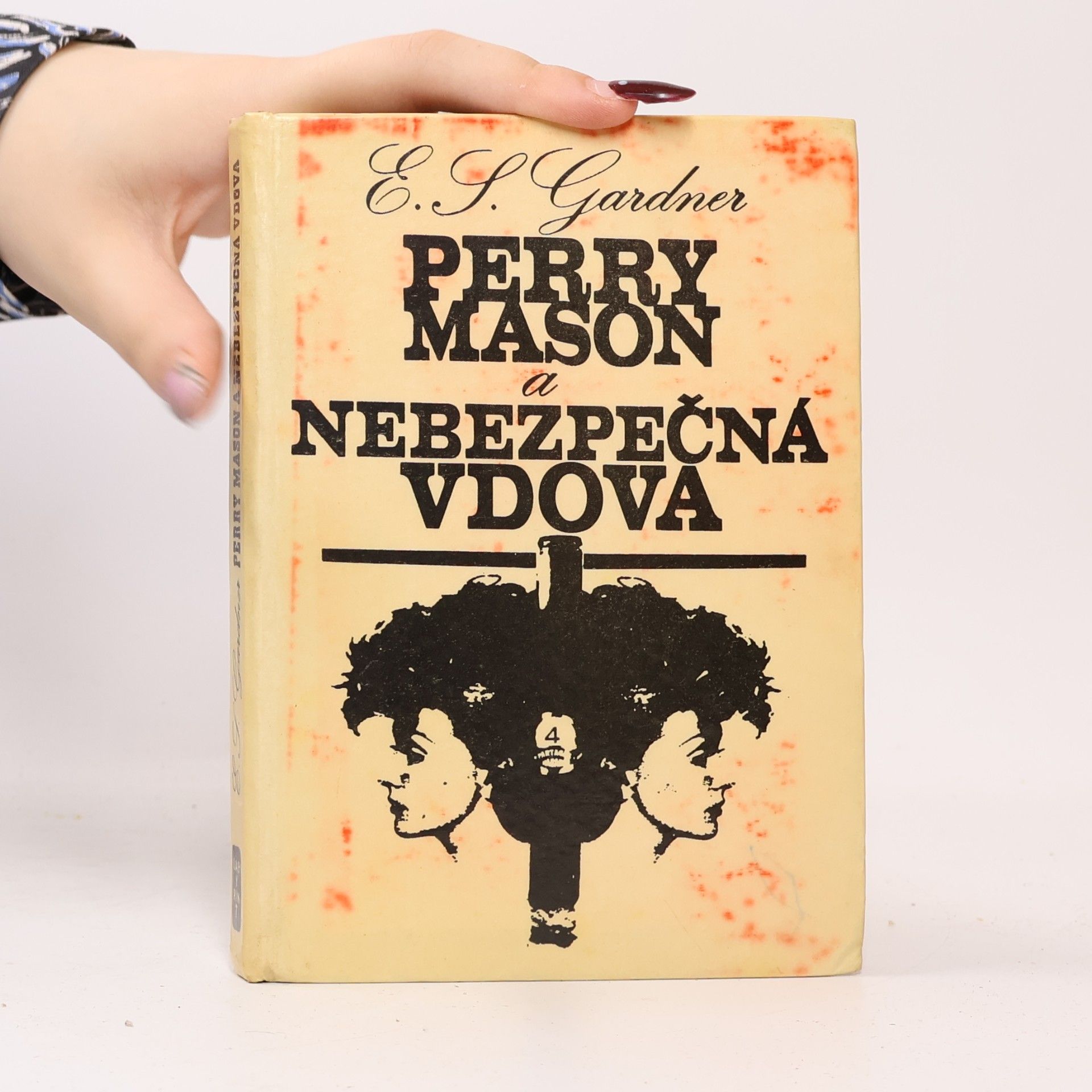 Erle Stanley Gardner Perry Mason a nebezpečná vdova