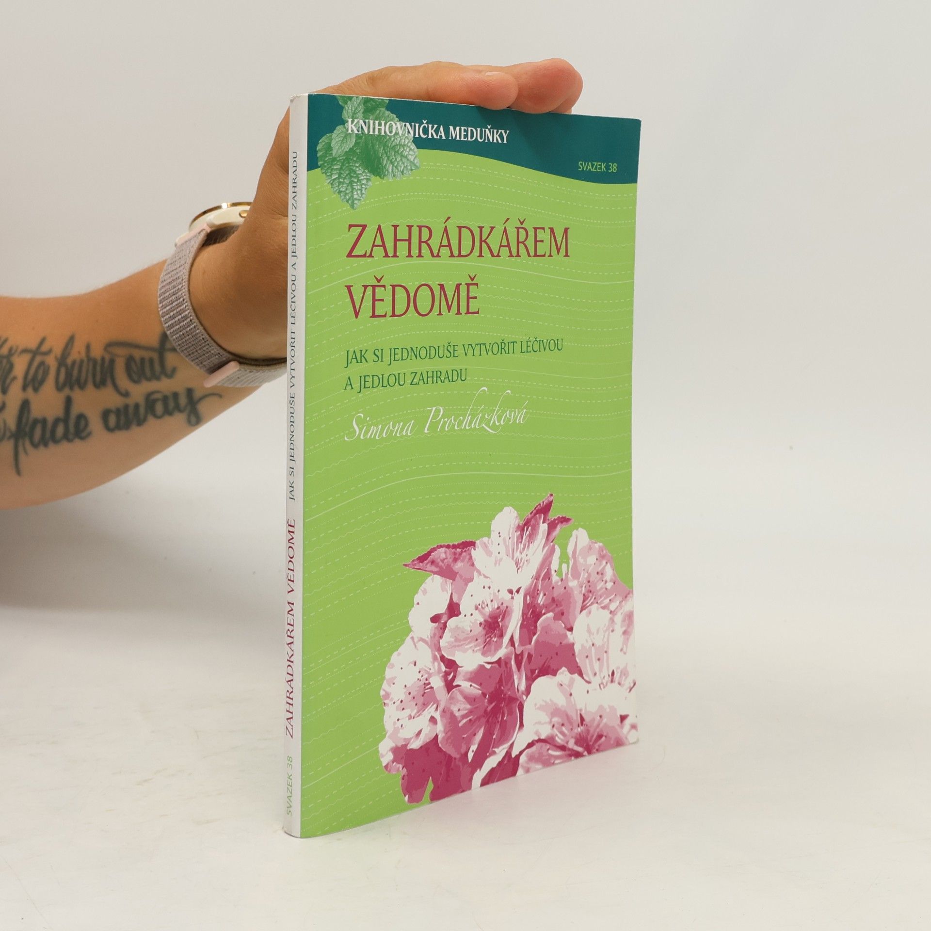 Simona Procházková Zahrádkářem vědomě : jak si jednoduše vytvořit léčivou a jedlou zahradu