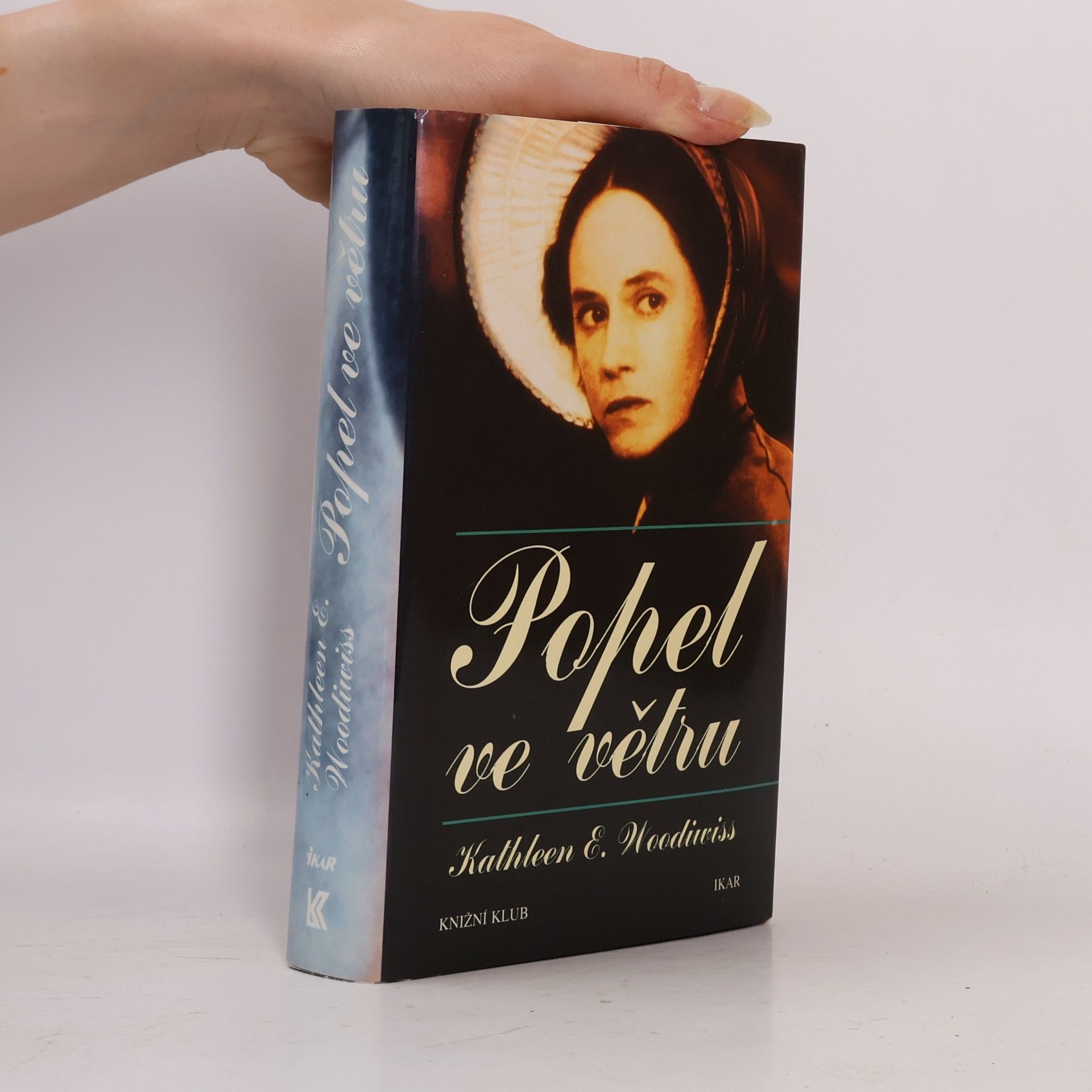 Kathleen E. Woodiwiss Popel ve větru