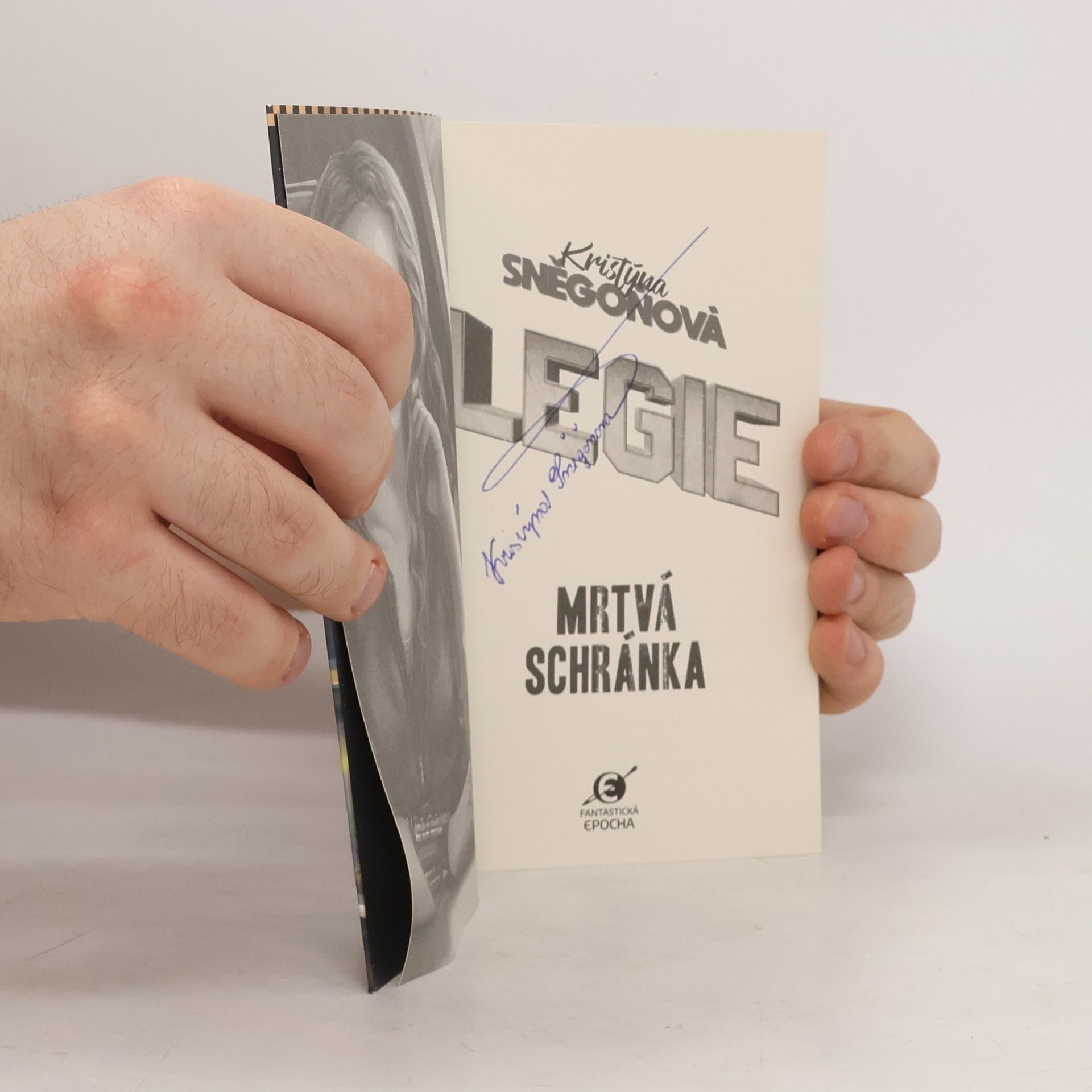 Kristýna Sněgoňová Legie. Mrtvá schránka
